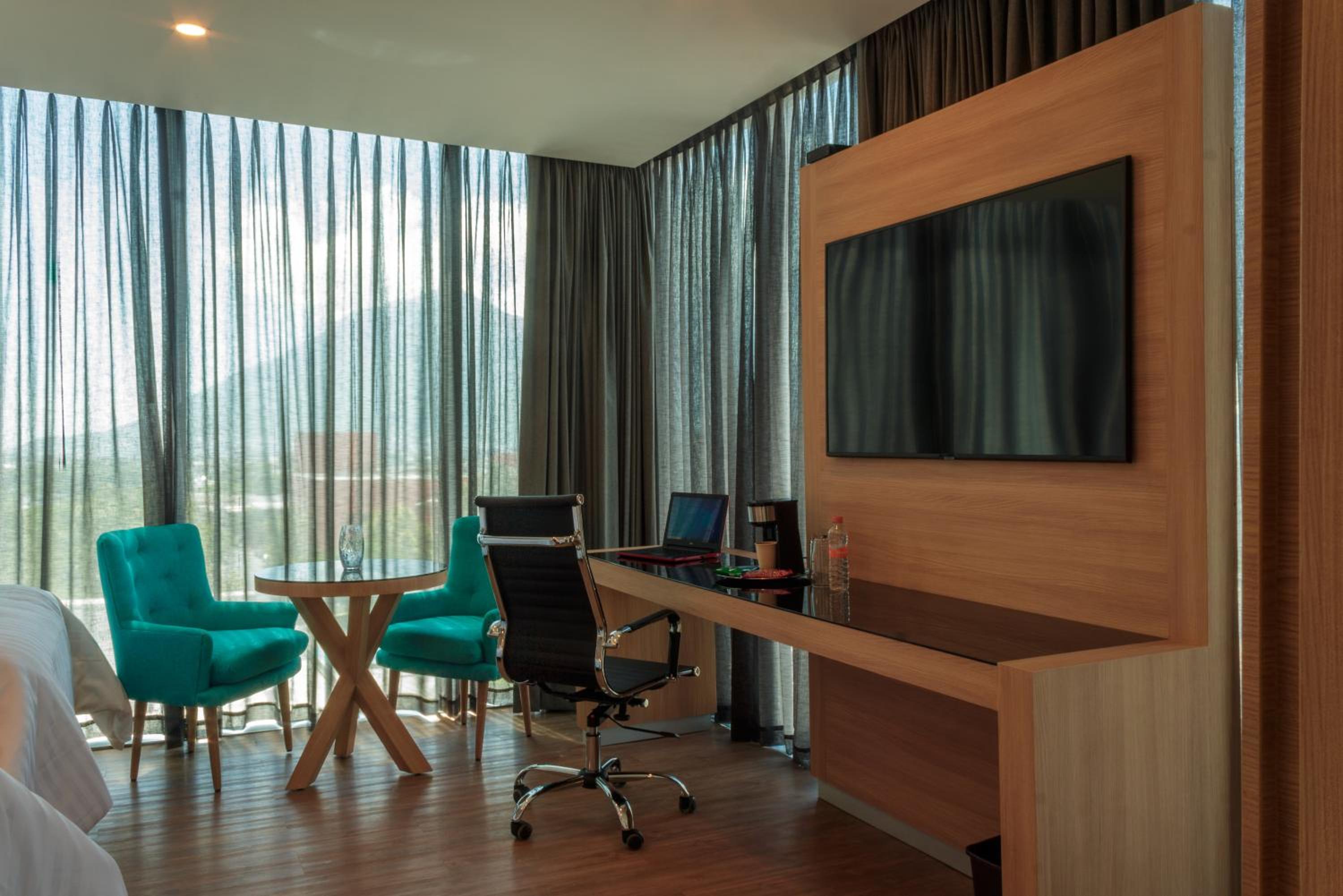 Double Room with Two Double Beds - Photo 10