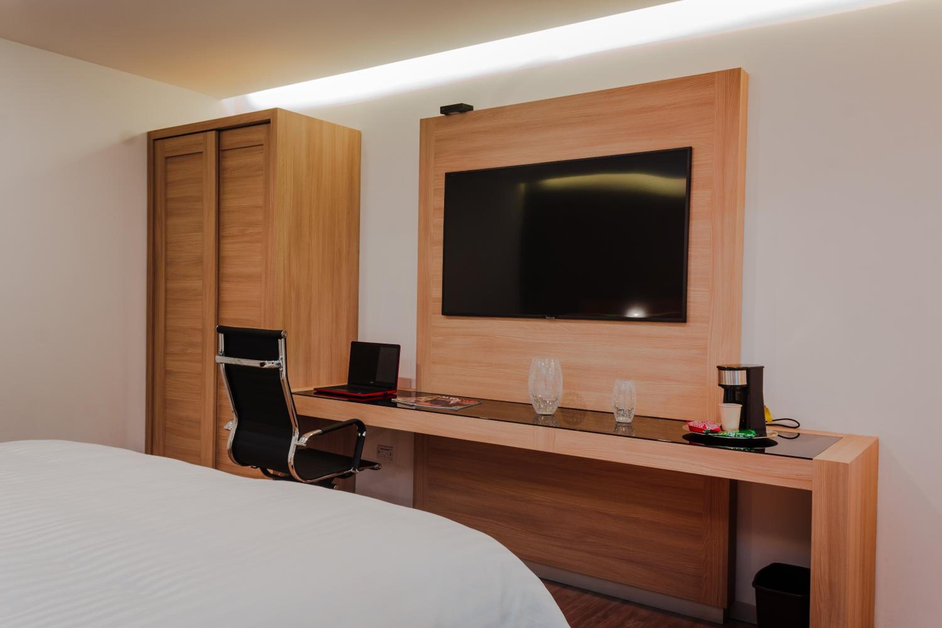 Double Room with Two Double Beds - Photo 15