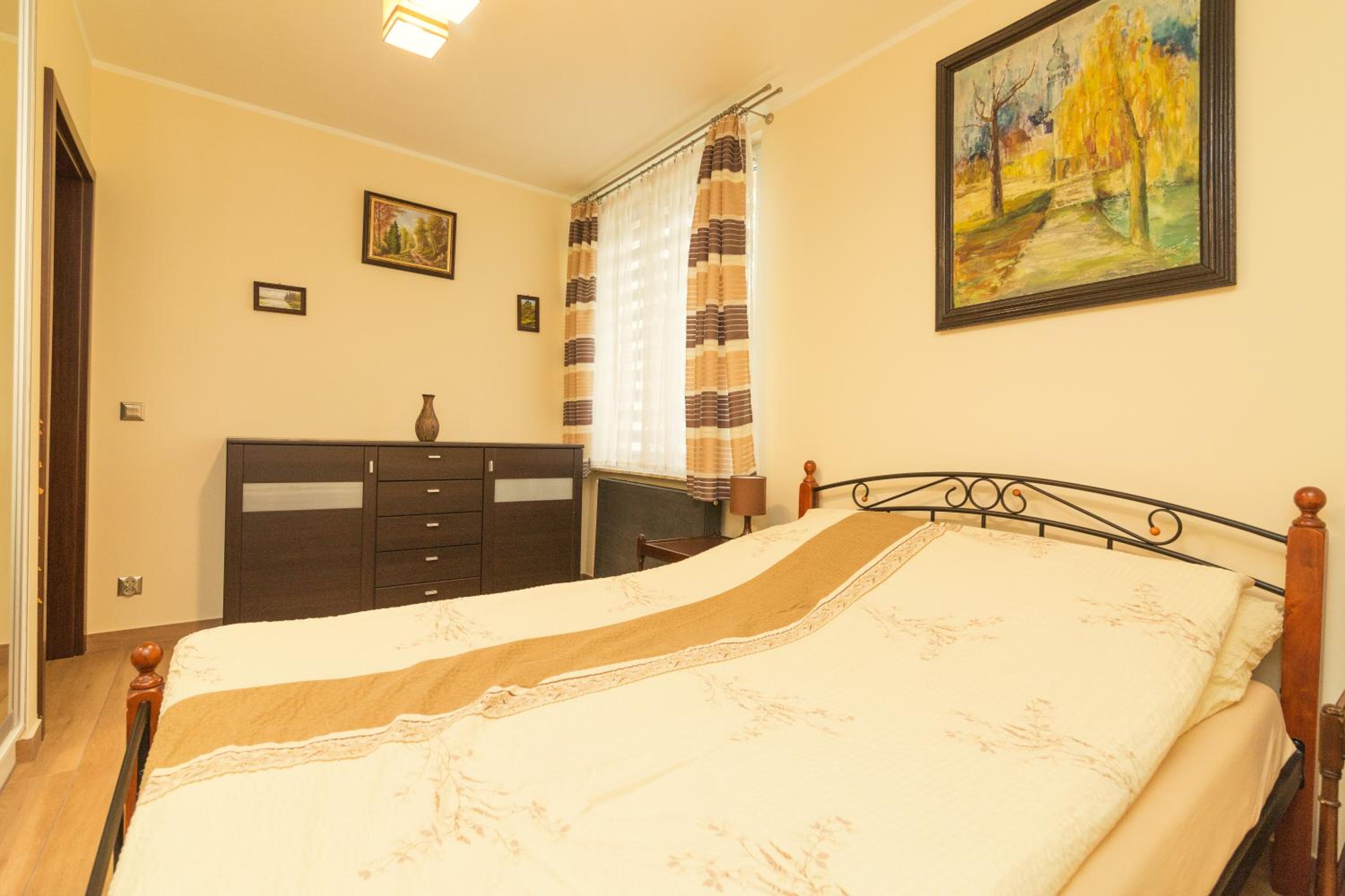 One-Bedroom Apartment photo 2