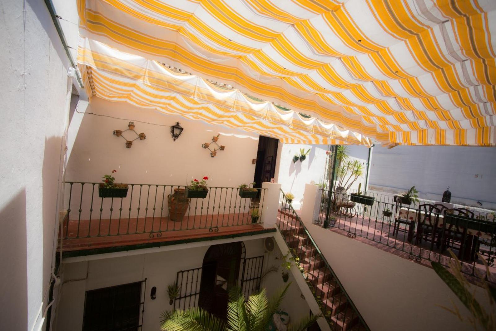 Double Room with Patio - Photo 21
