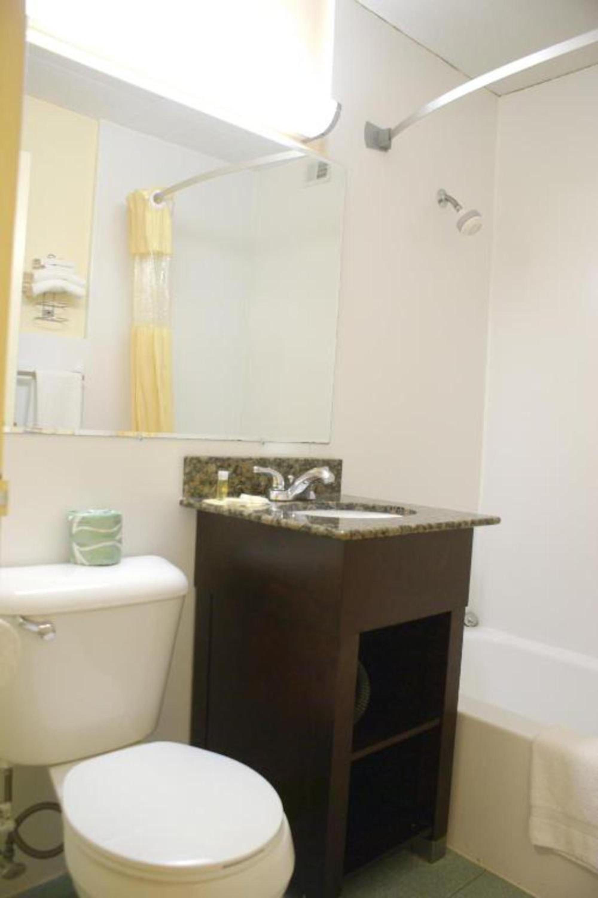 King Room - Non-Smoking - Photo 9