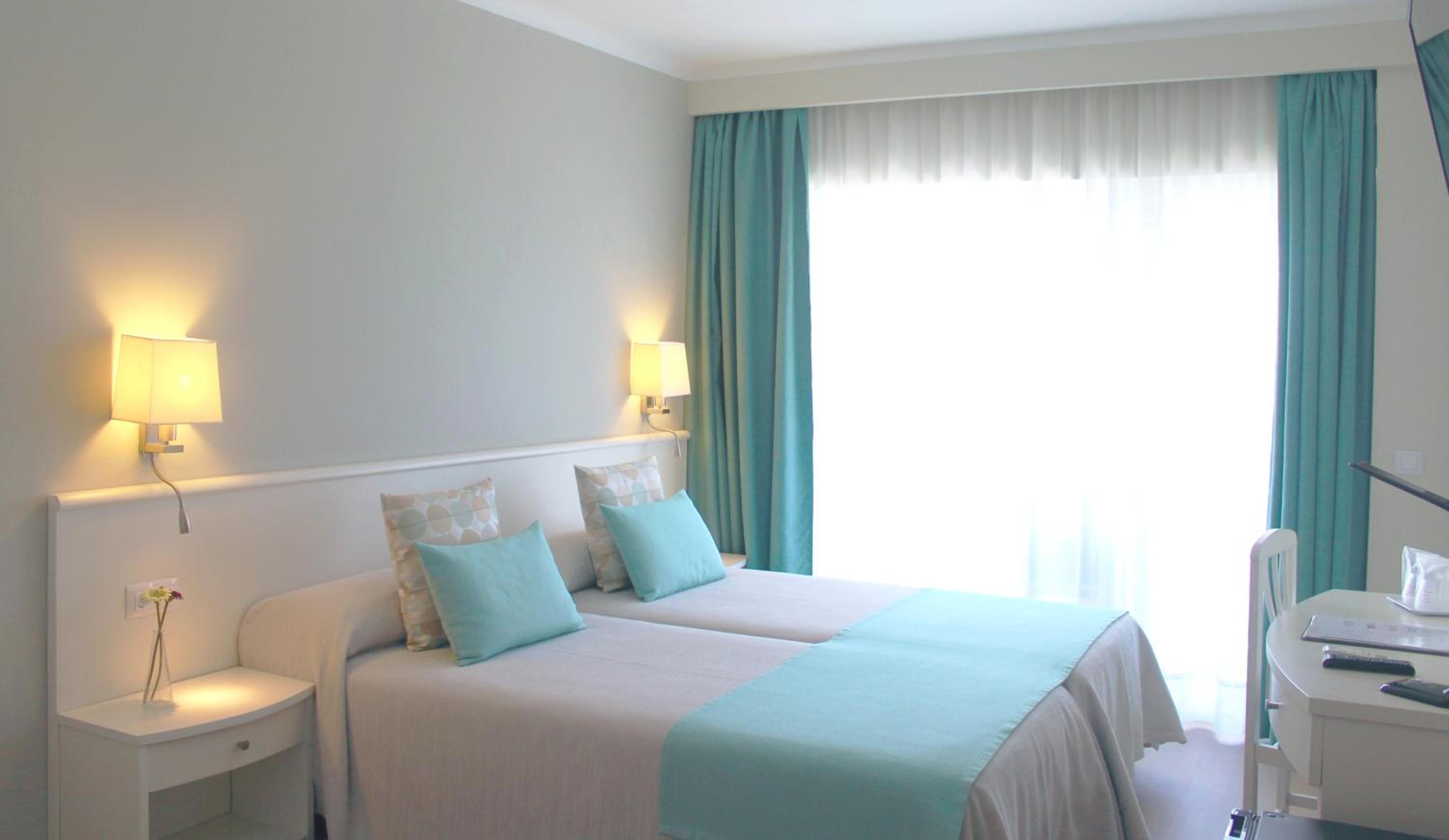 Deluxe Double or Twin Room with Sea View photo 3