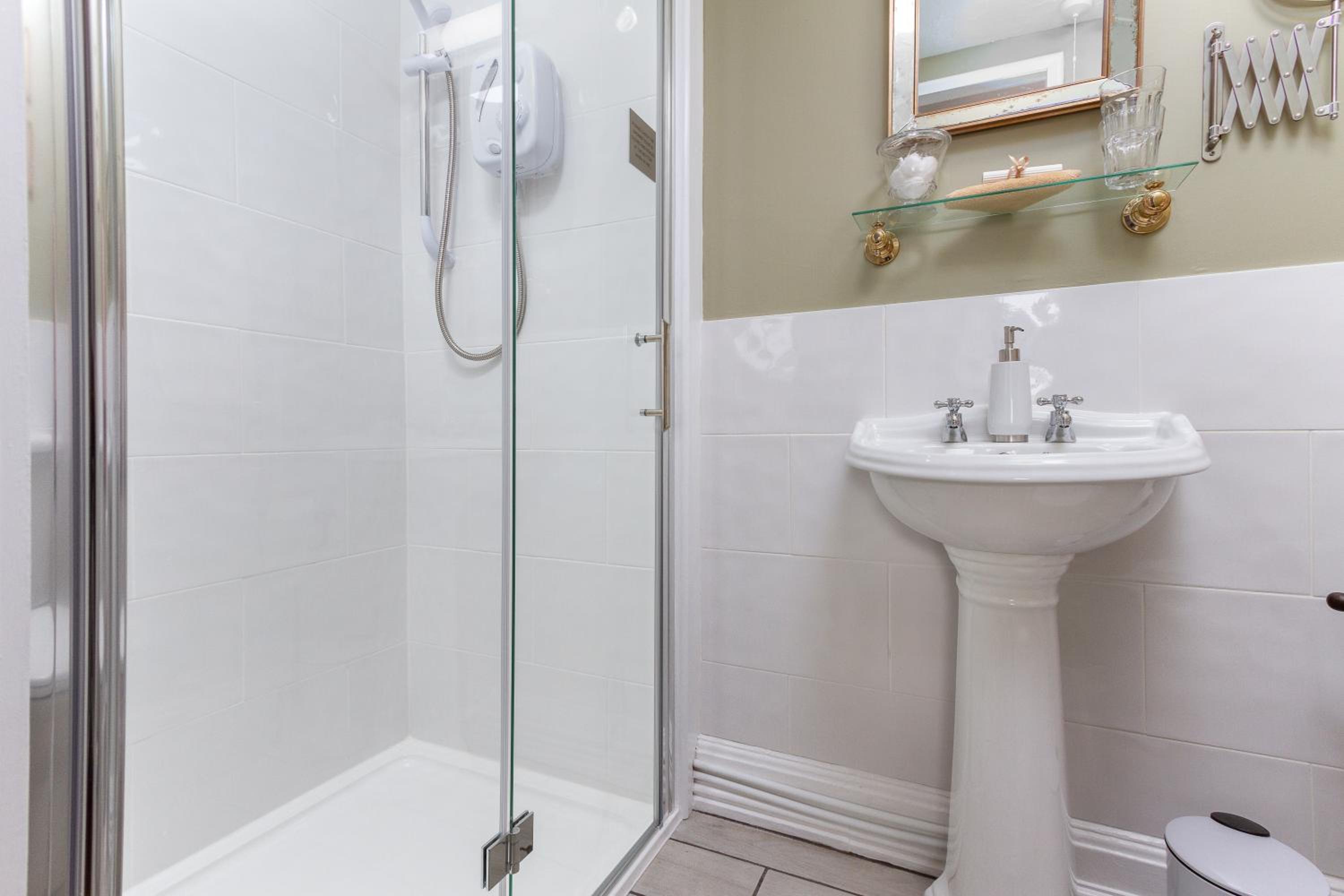 Deluxe Double Room with Shower photo 2