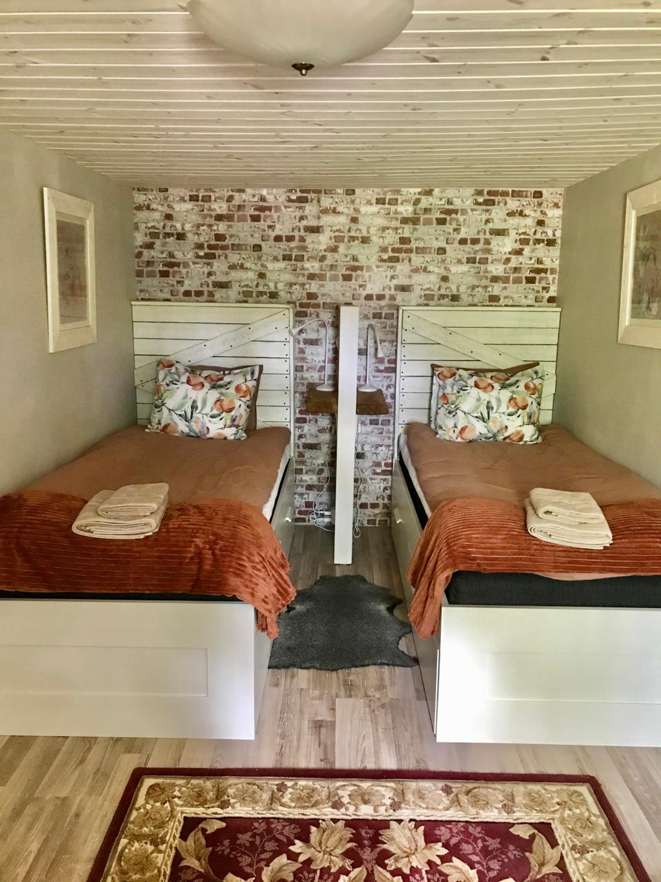 Twin Room with Shared Bathroom photo 1