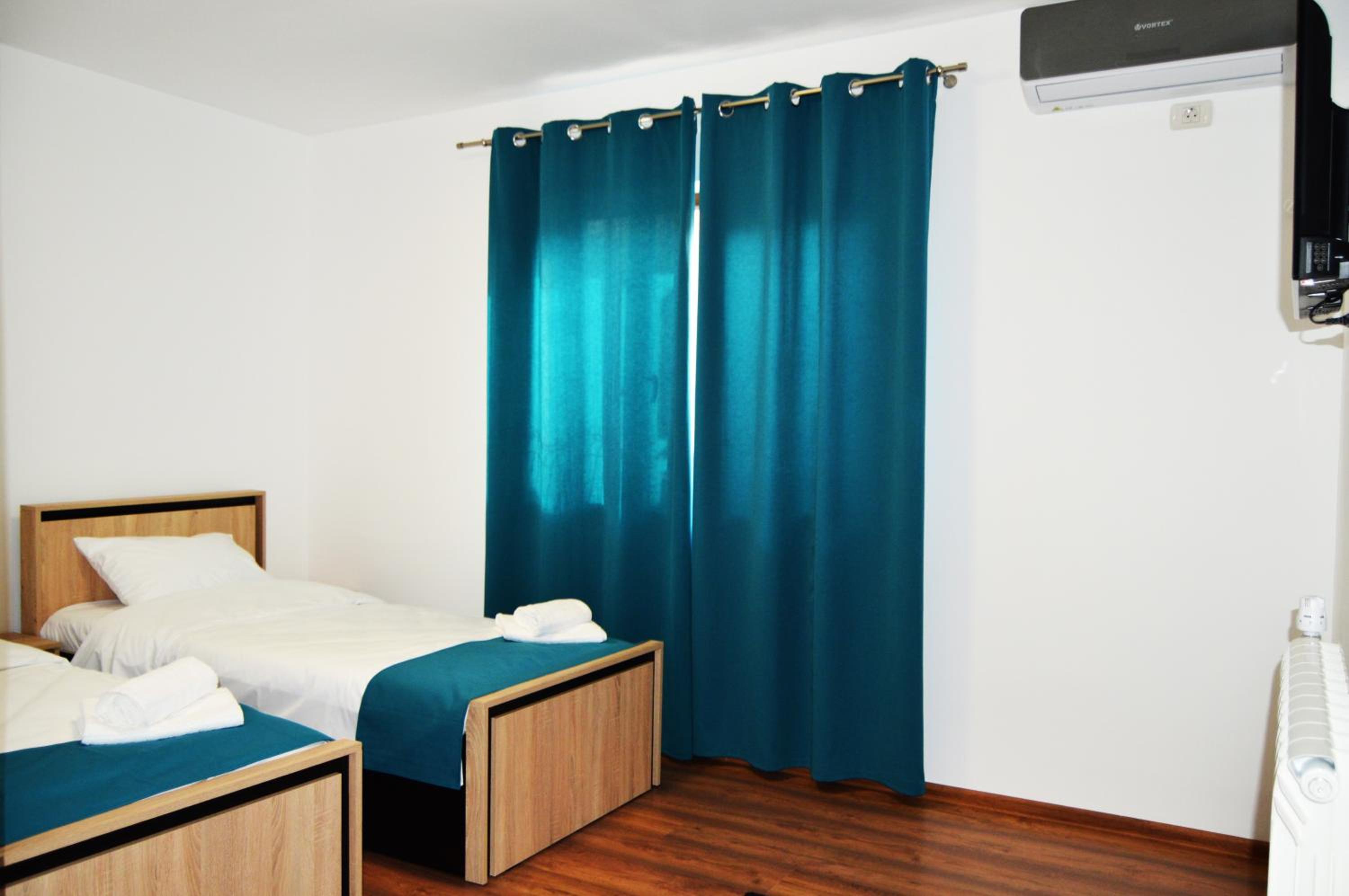 Twin Room - Photo 3