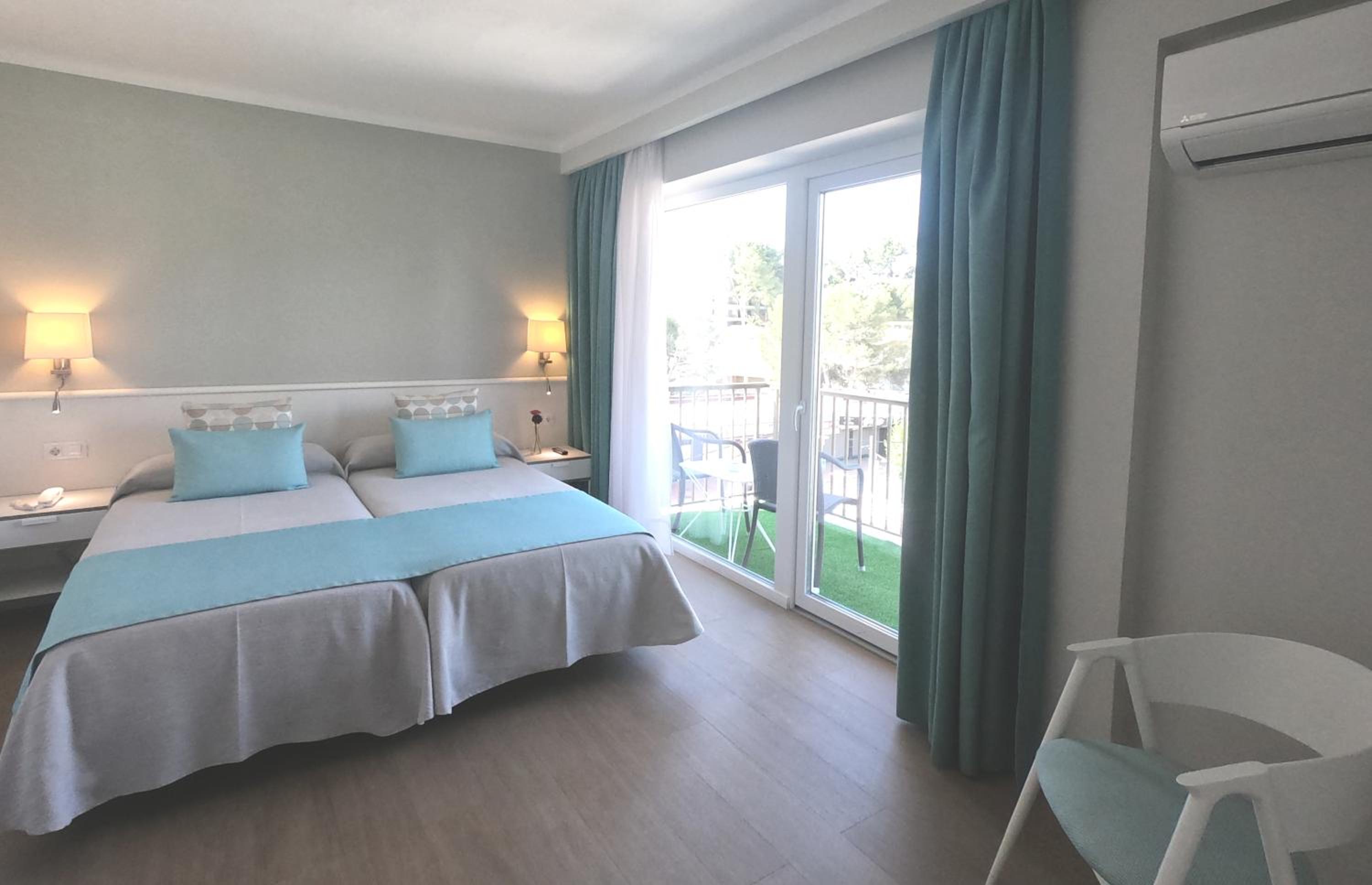 Habitación Doble Deluxe con Vista Lateral al Mar