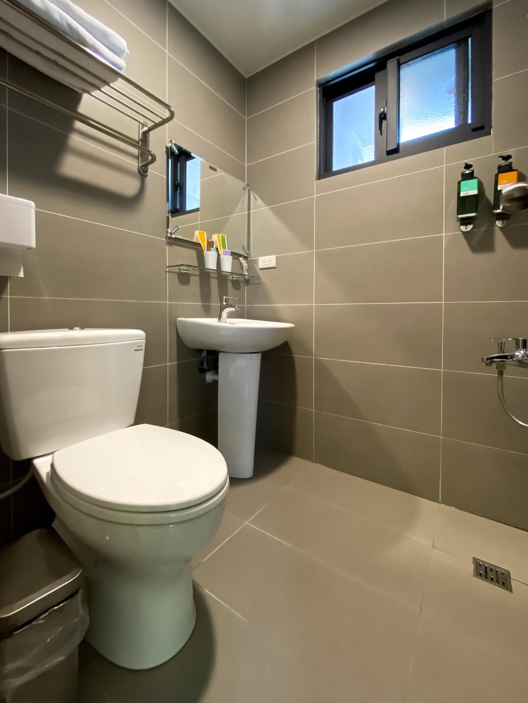 Double Room with Balcony - Photo 23