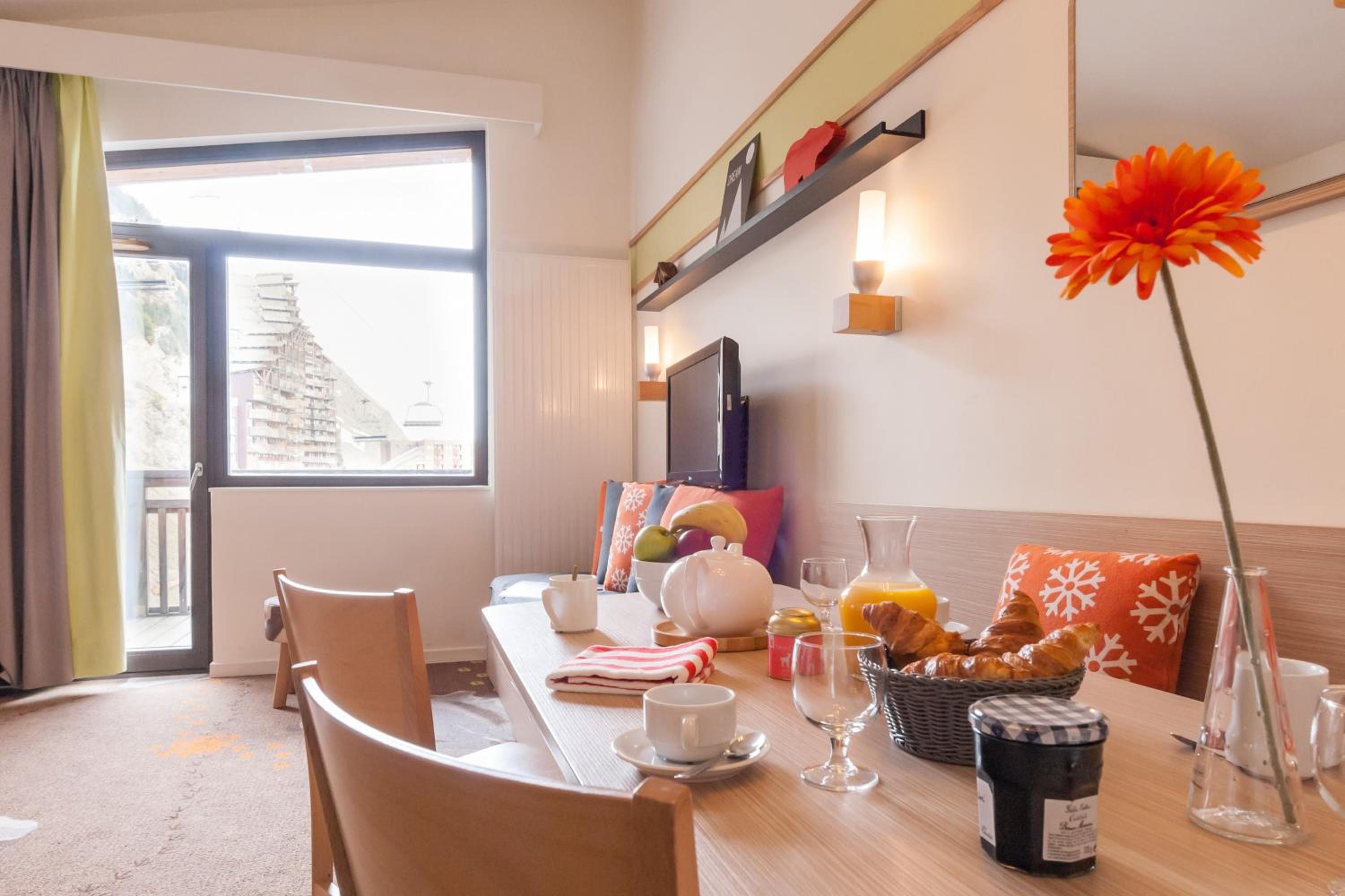 One-Bedroom Apartment with Open Moutain View (4 People) photo 1