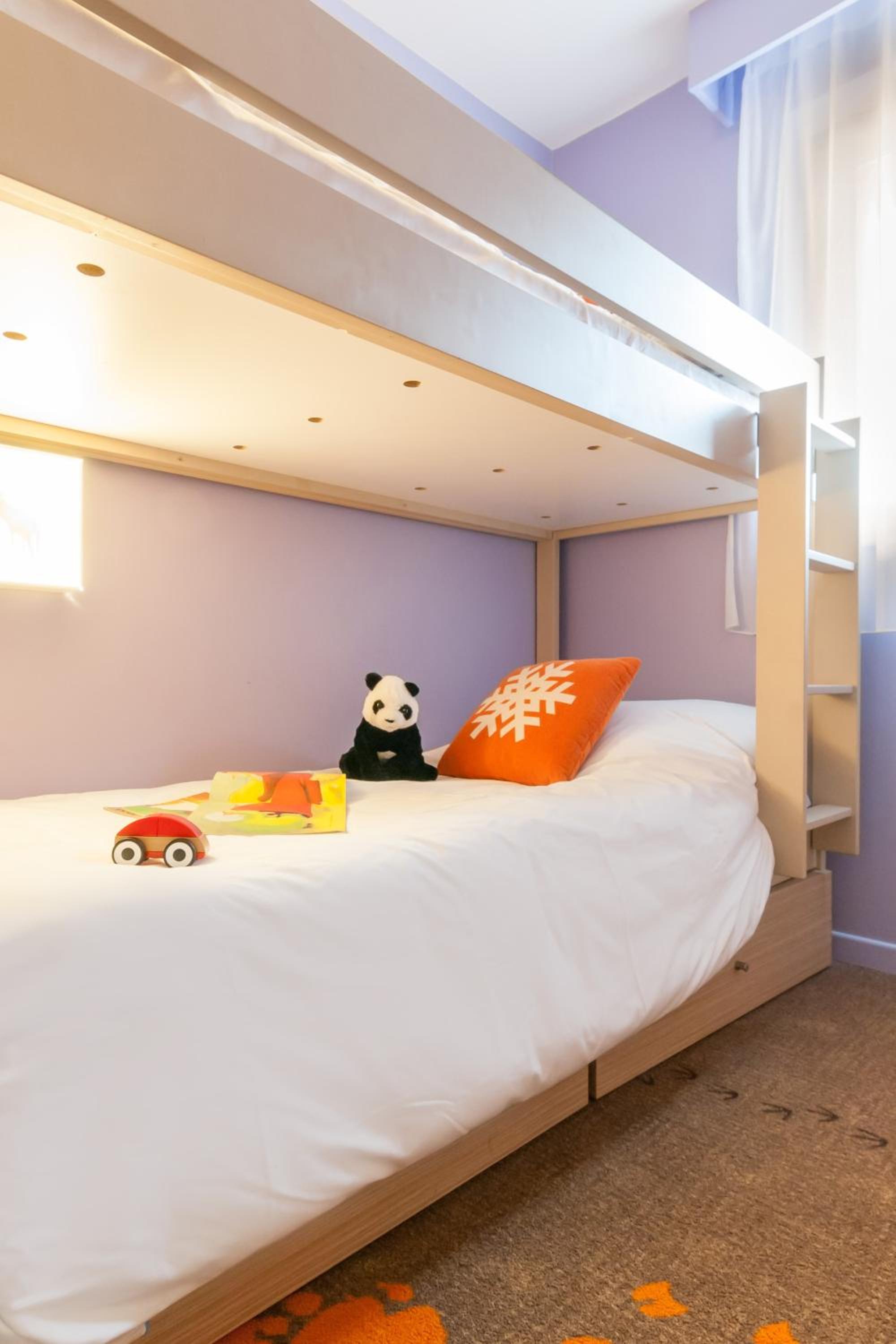 One-Bedroom Apartment with Sleeping Alcove and Open Moutain View (7 People) photo 3