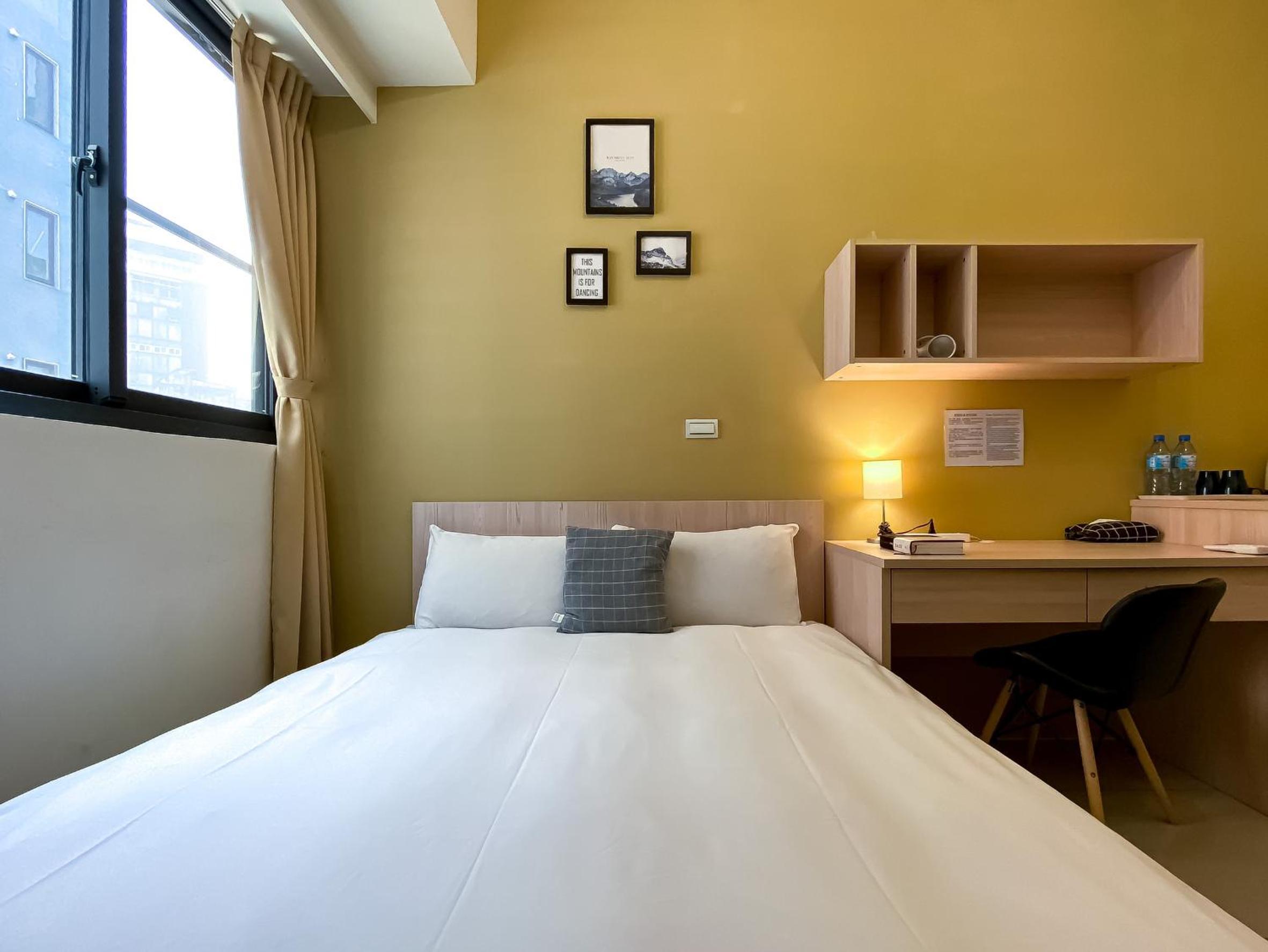 Double Room with Private Bathroom - Photo 49