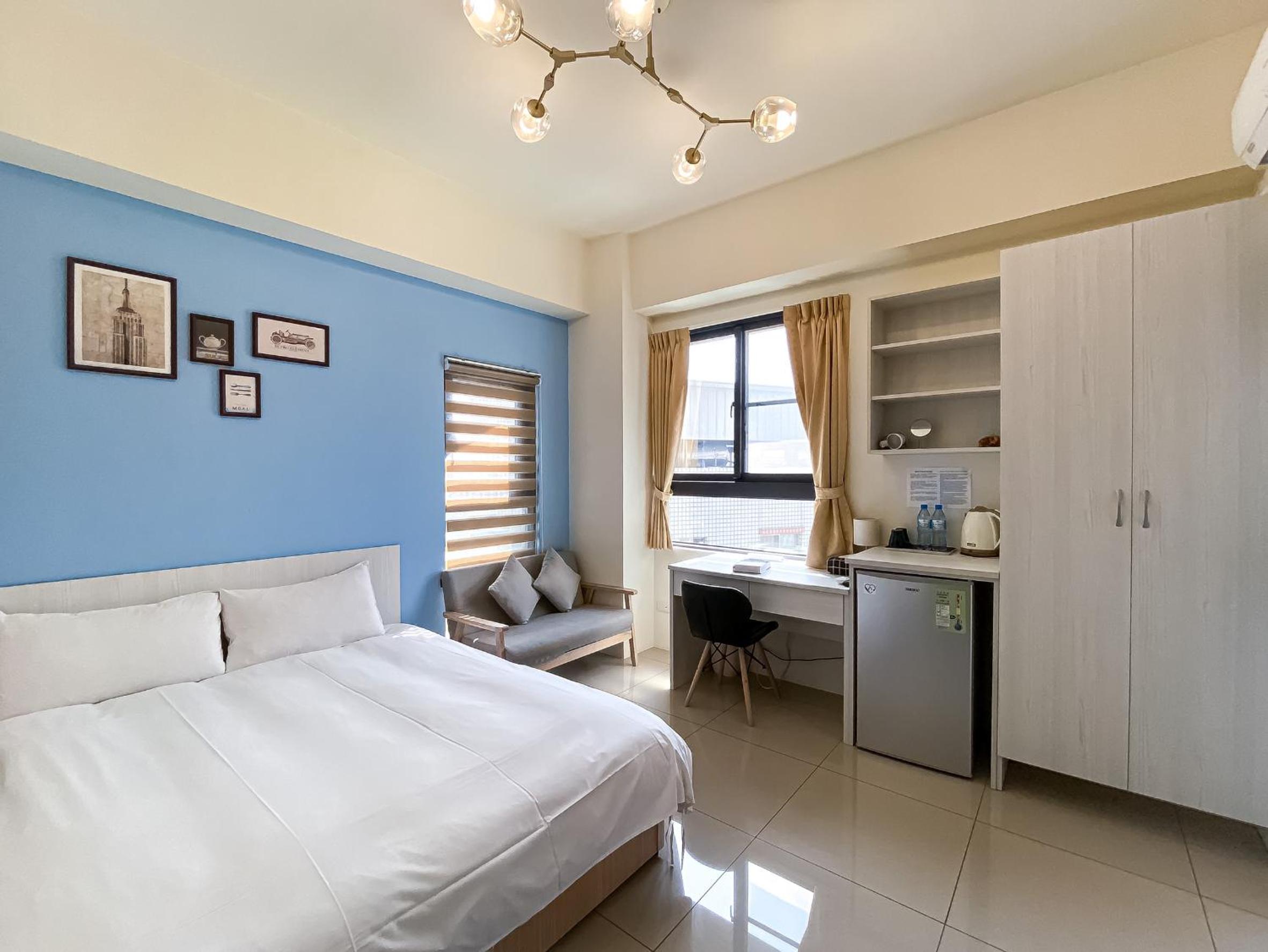 Double Room with Balcony - Photo 15