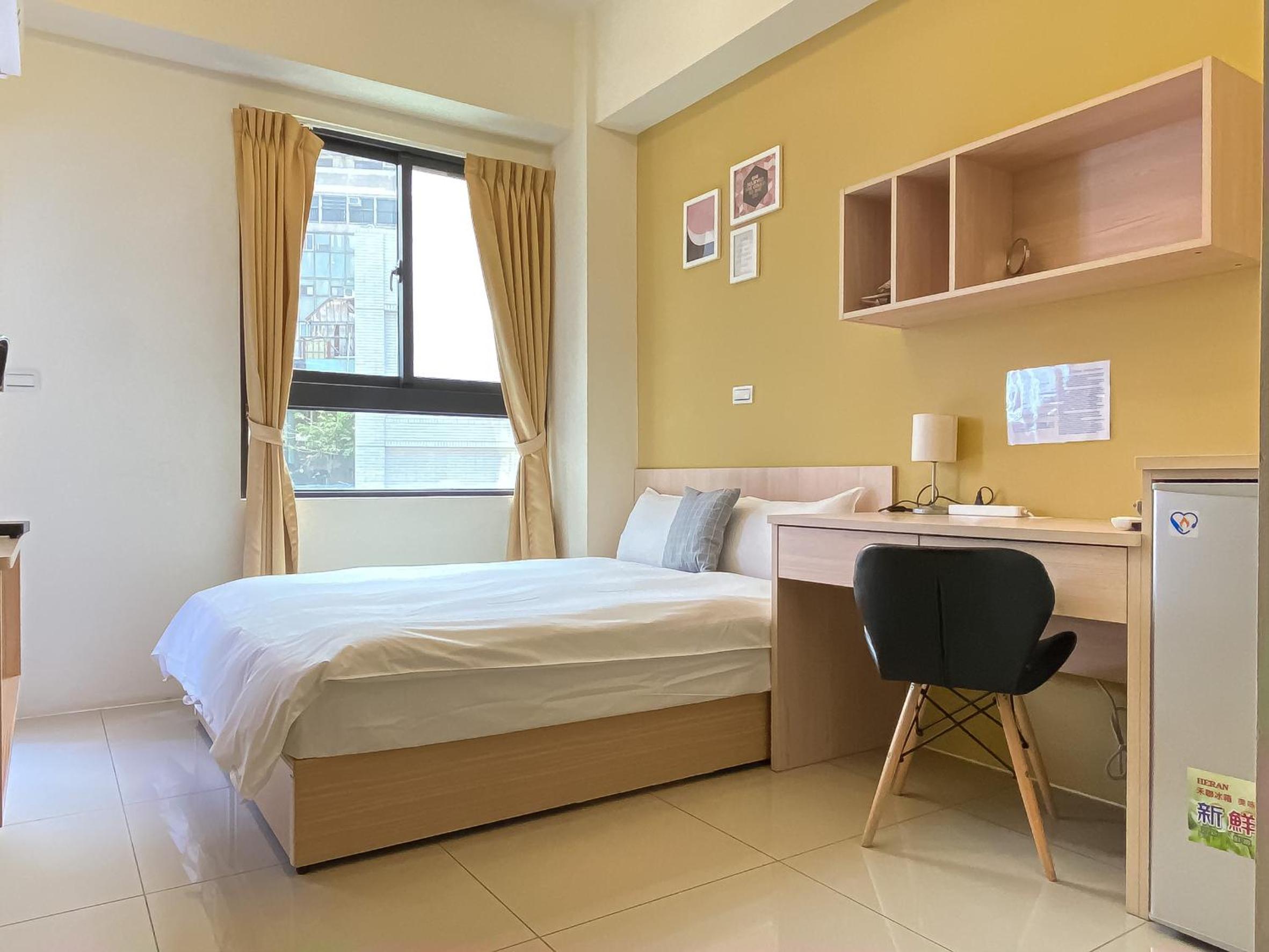 Double Room with Private Bathroom - Photo 2