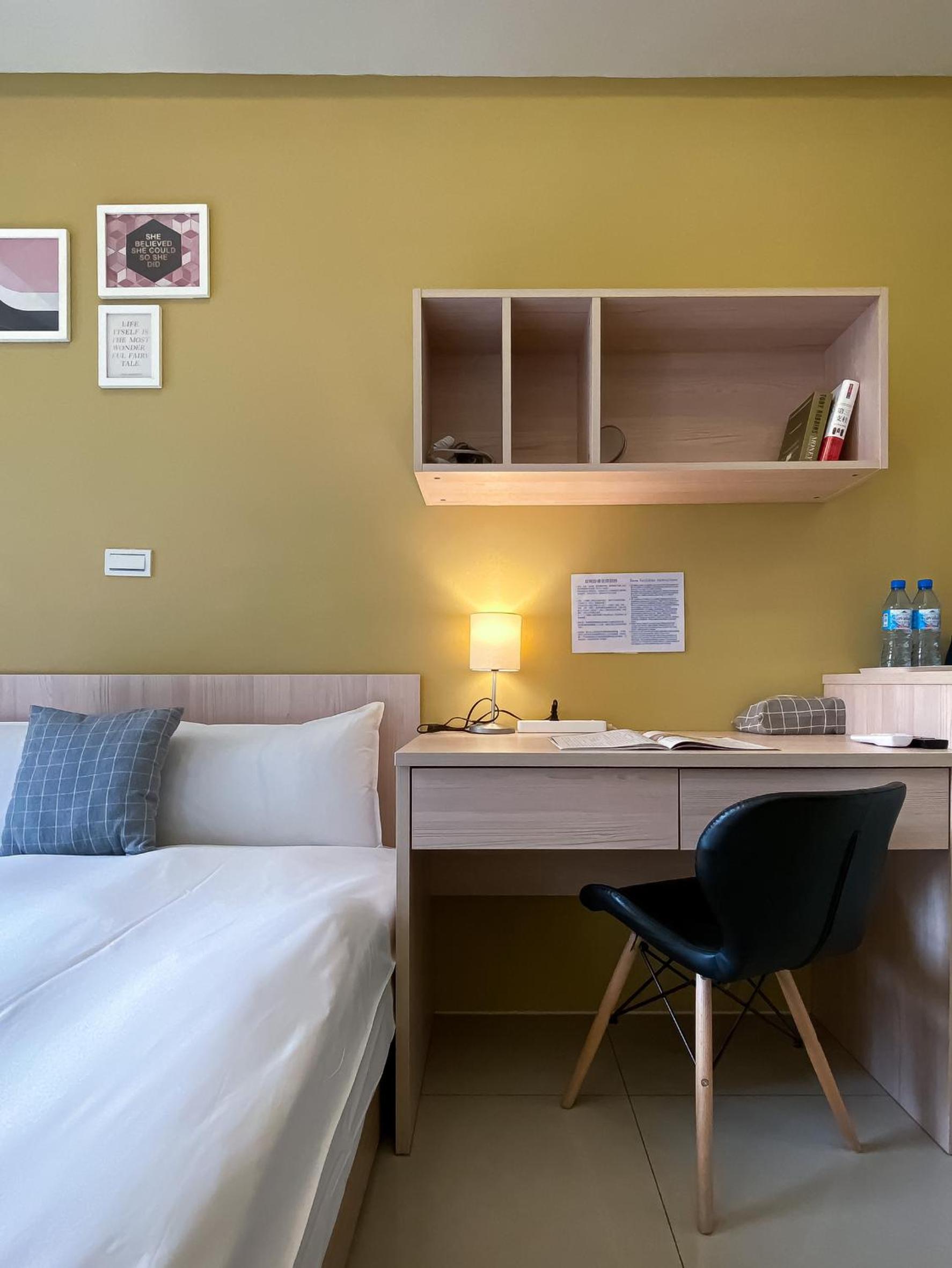 Double Room with Private Bathroom - Photo 12
