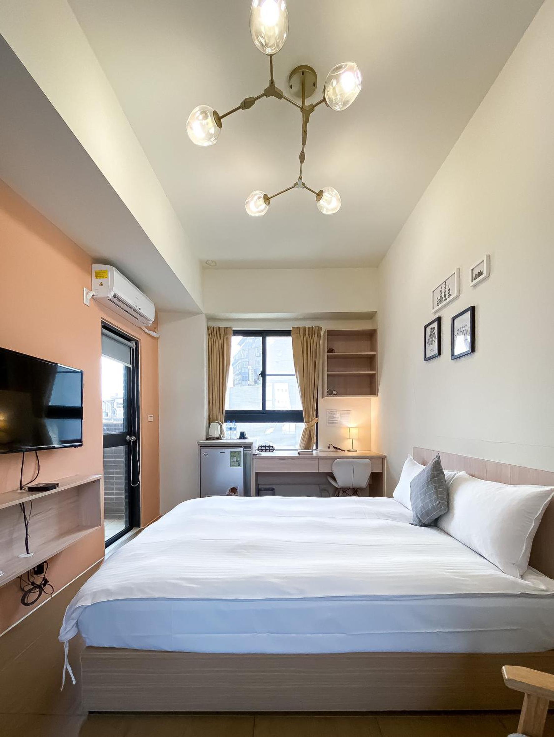 Double Room with Balcony - Photo 16