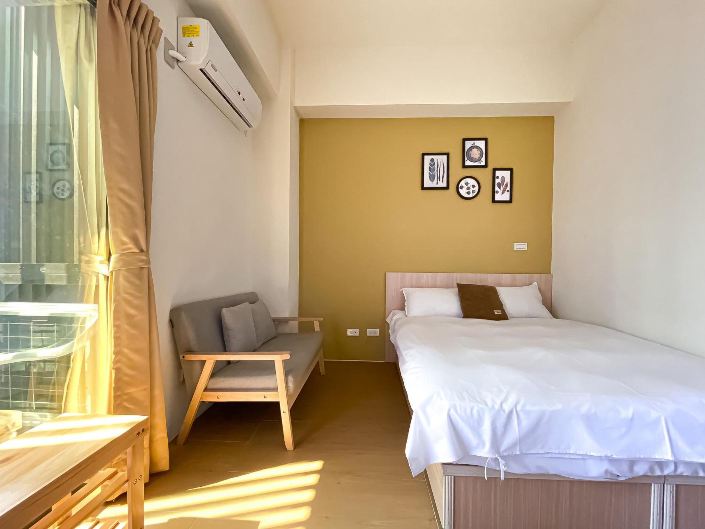 Double Room with Balcony - Photo 4