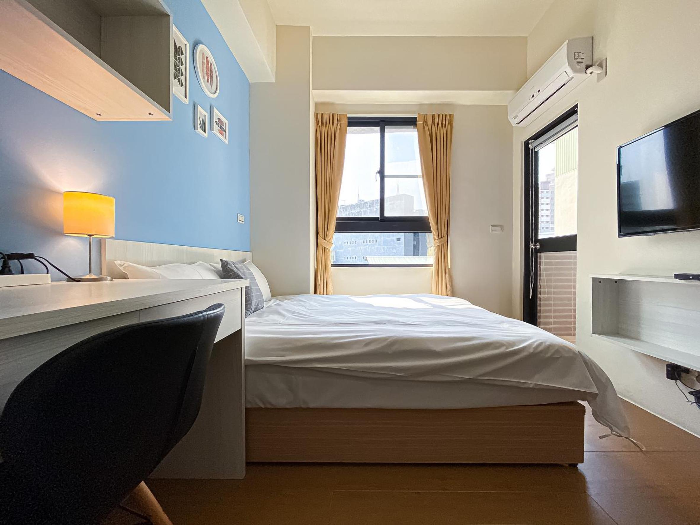 Double Room with Private Bathroom - Photo 10