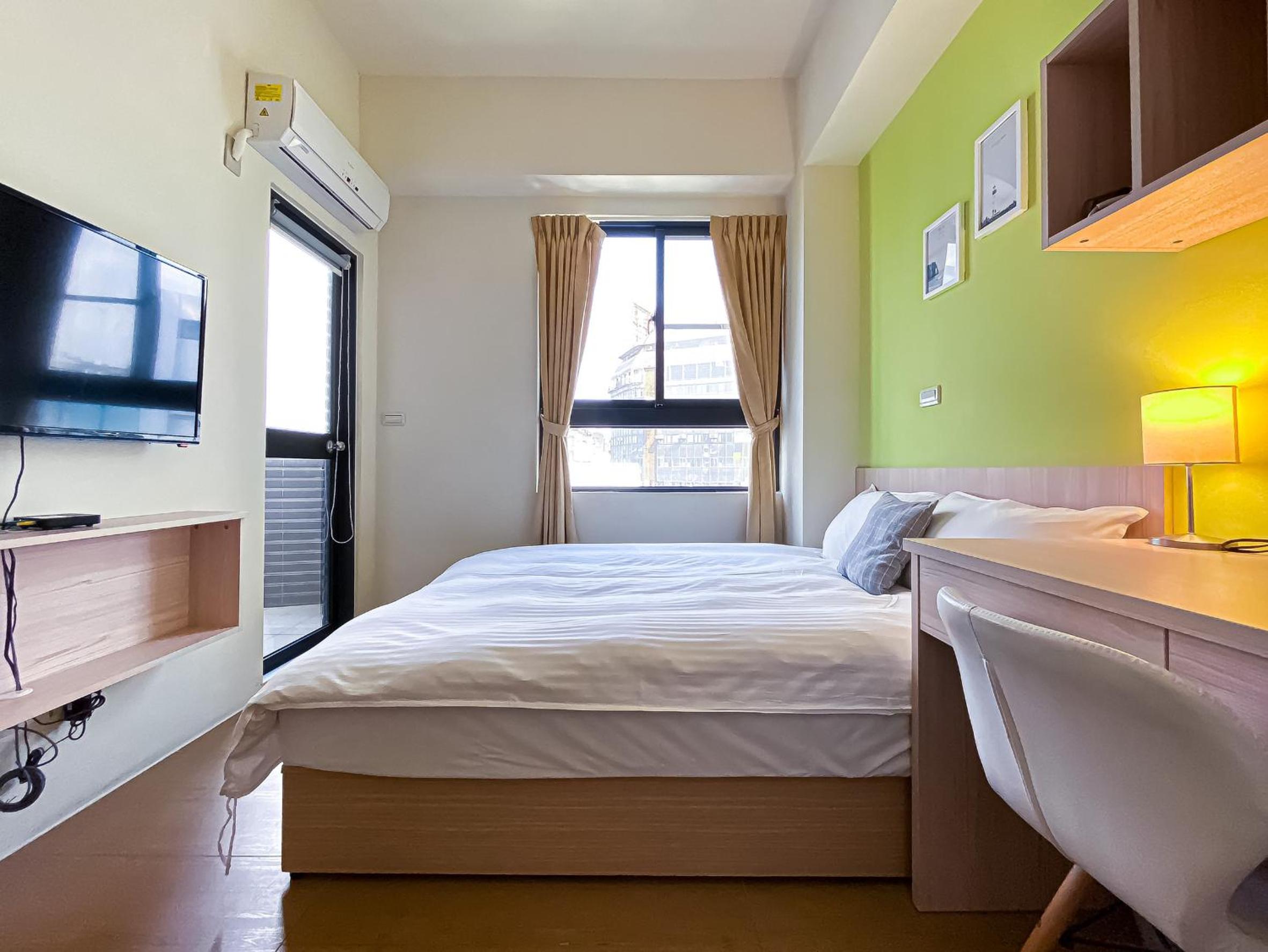 Double Room with Private Bathroom - Photo 34