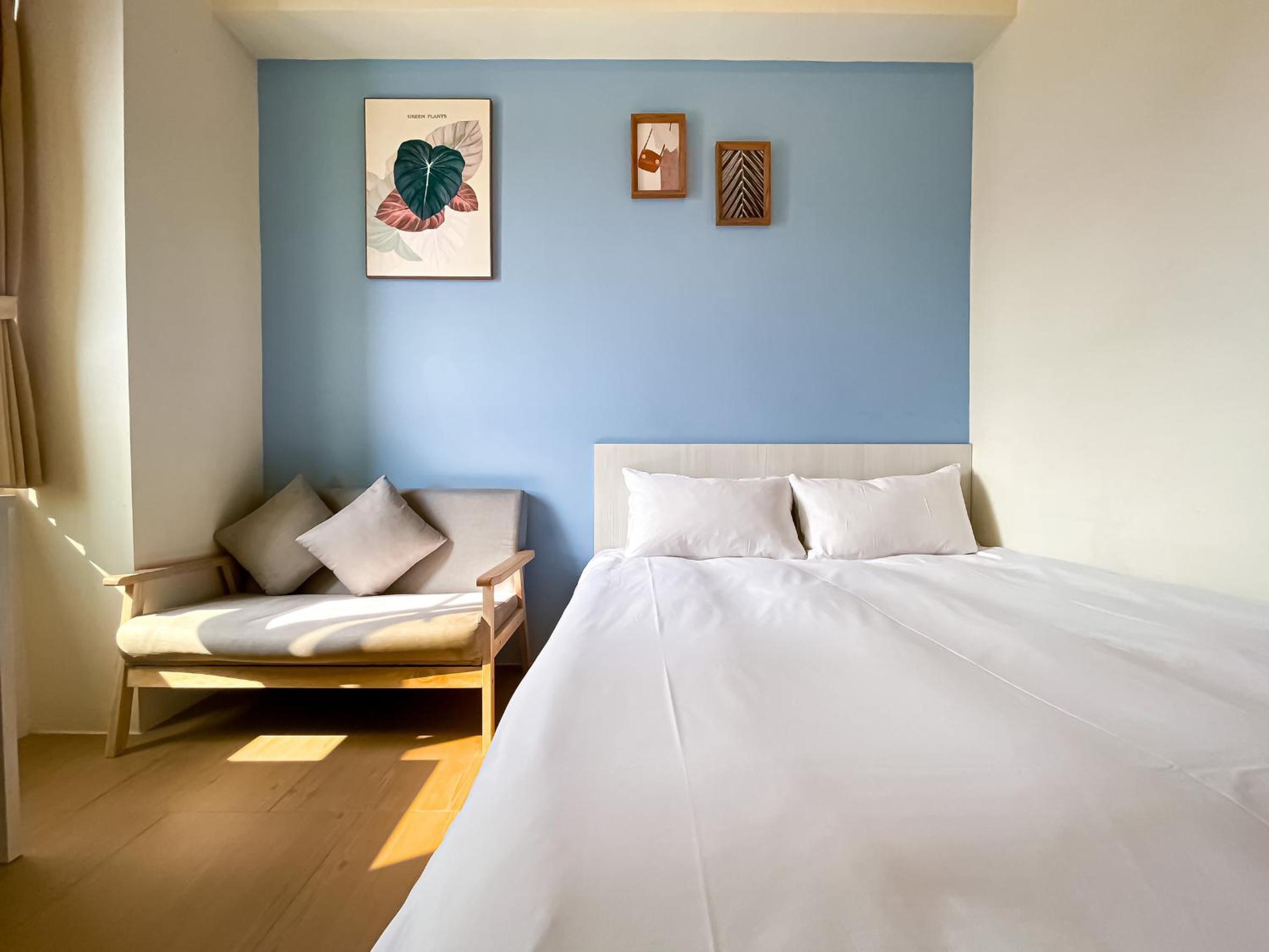 Double Room with Balcony - Photo 2