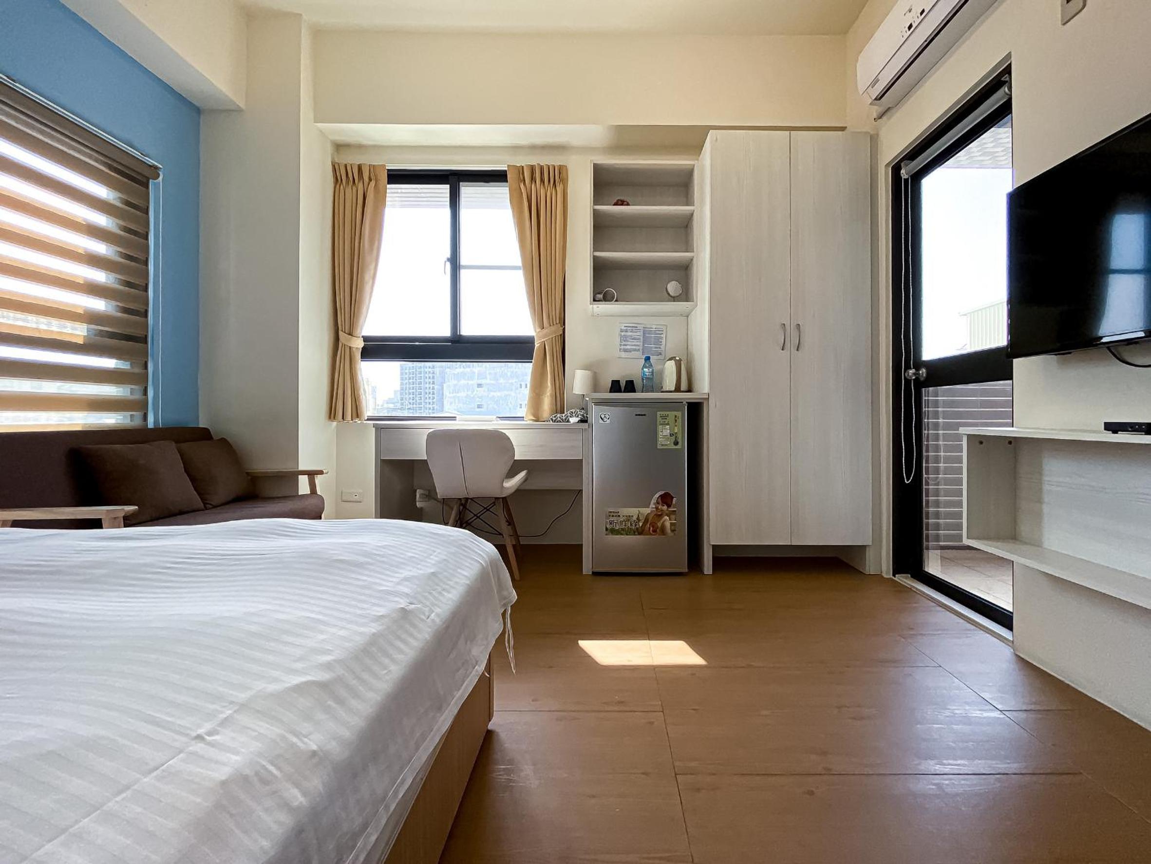Double Room with Balcony - Photo 21