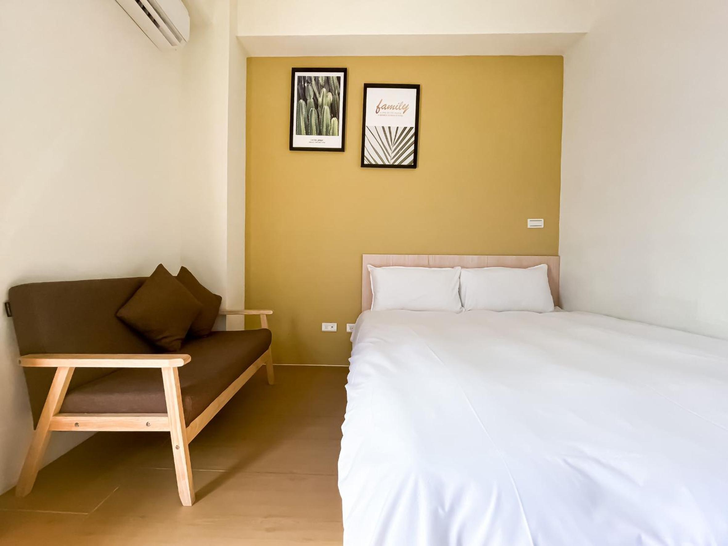 Double Room with Balcony - Photo 20