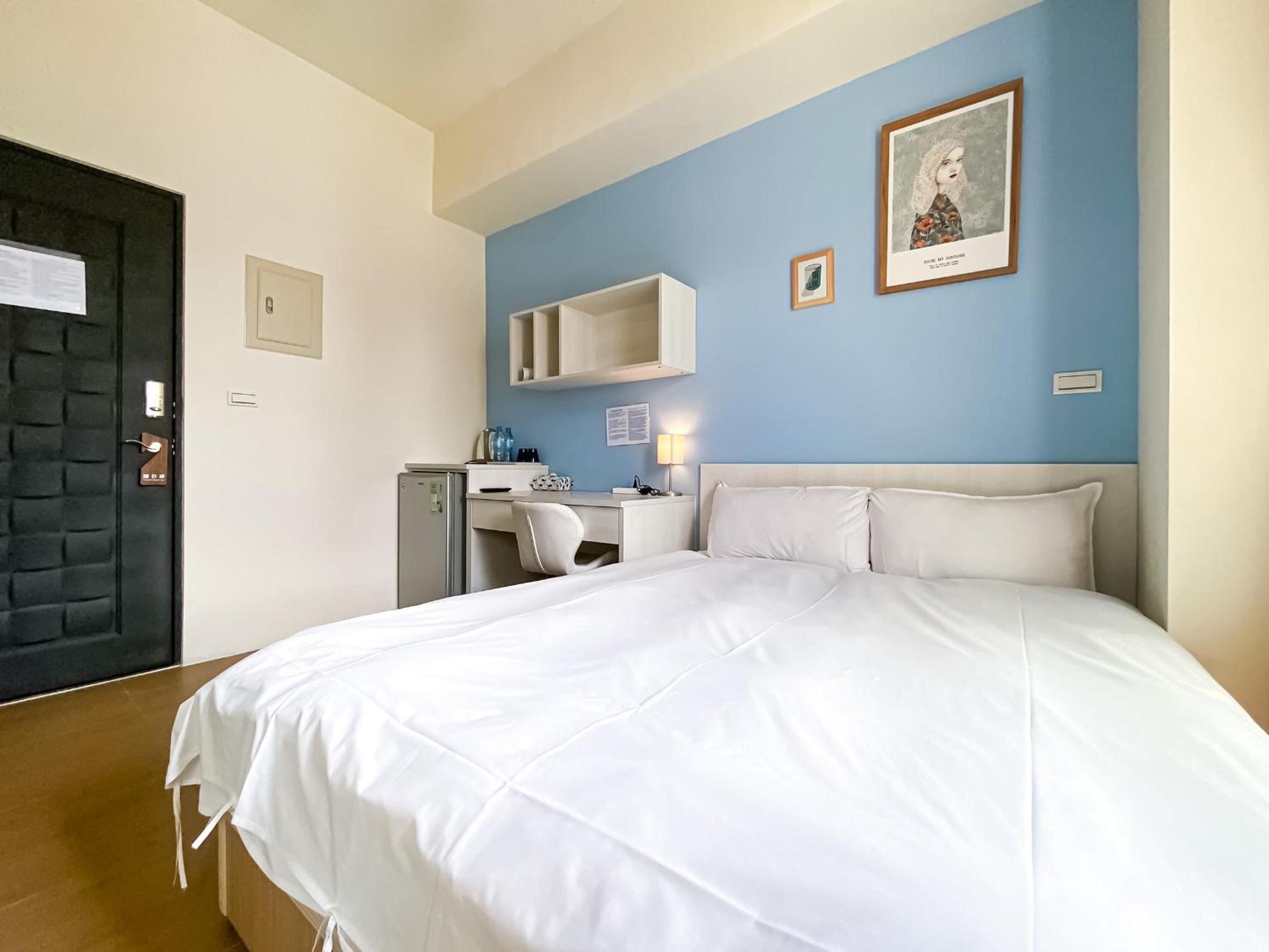 Double Room with Private Bathroom - Photo 26