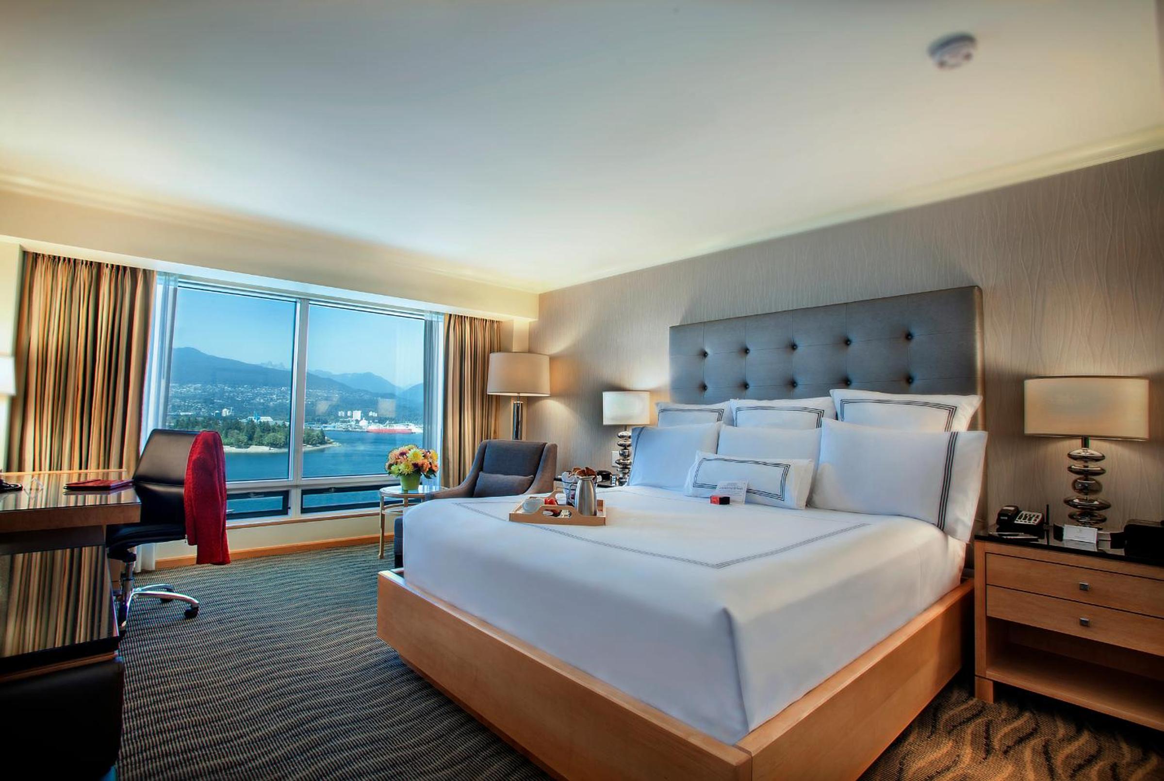 Deluxe King Room with Harbor View