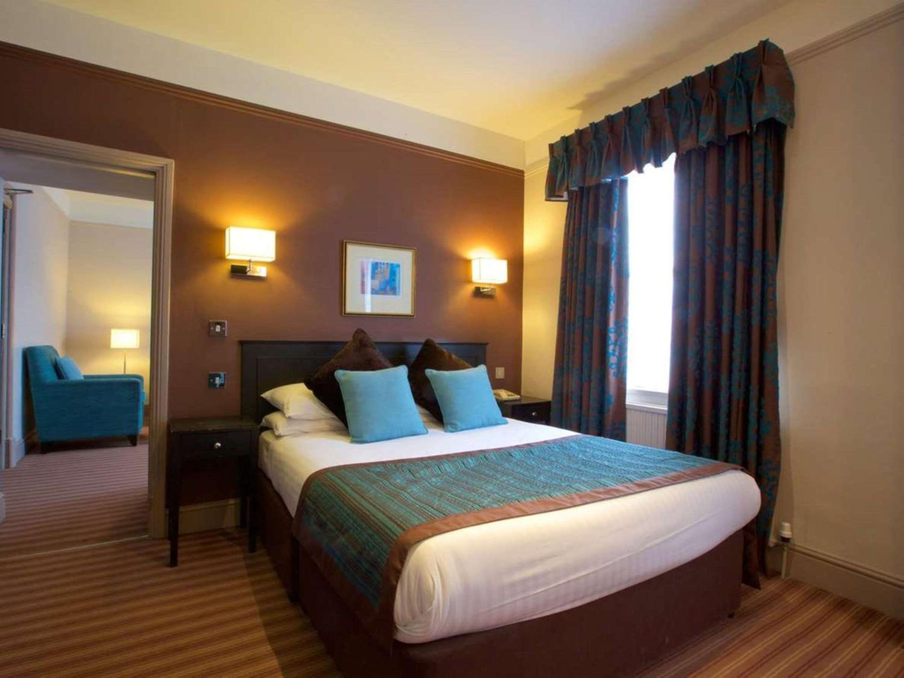 Suite - Photo 1