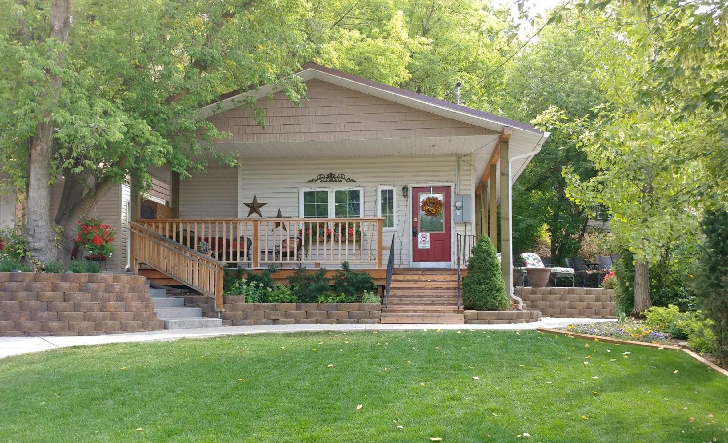The Cottage - Two Bedrooms, One Bath, Full Kitchen photo 2