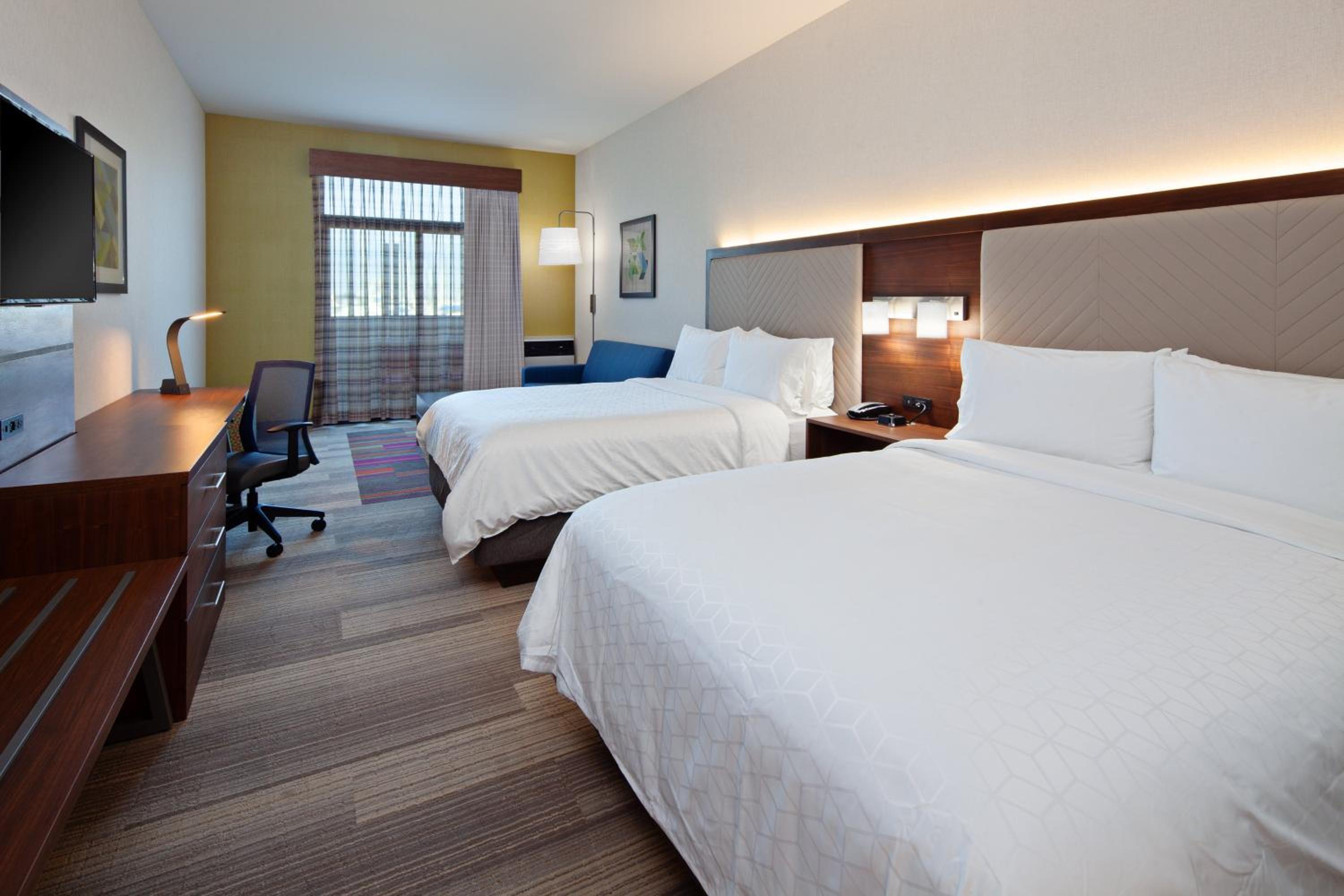 Queen Suite with Two Queen Beds and Sofa Bed - Photo 1