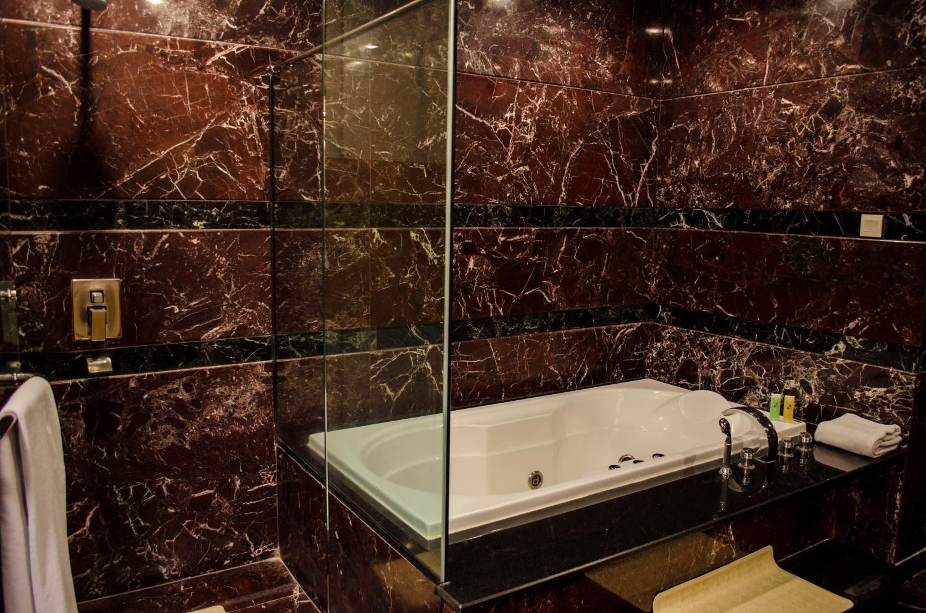 Royal Suite - Photo 3