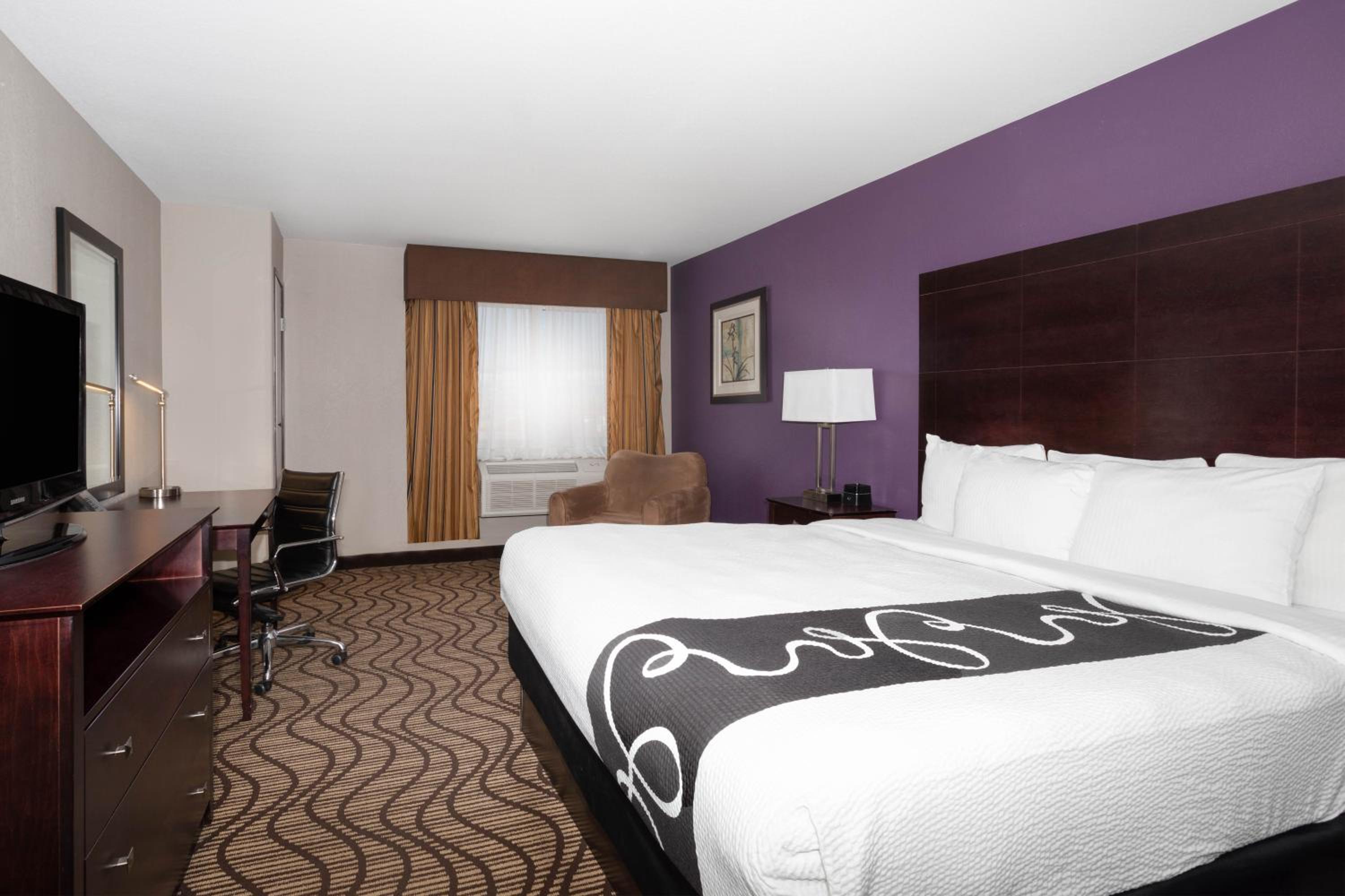 King Room - Non-Smoking - Photo 1