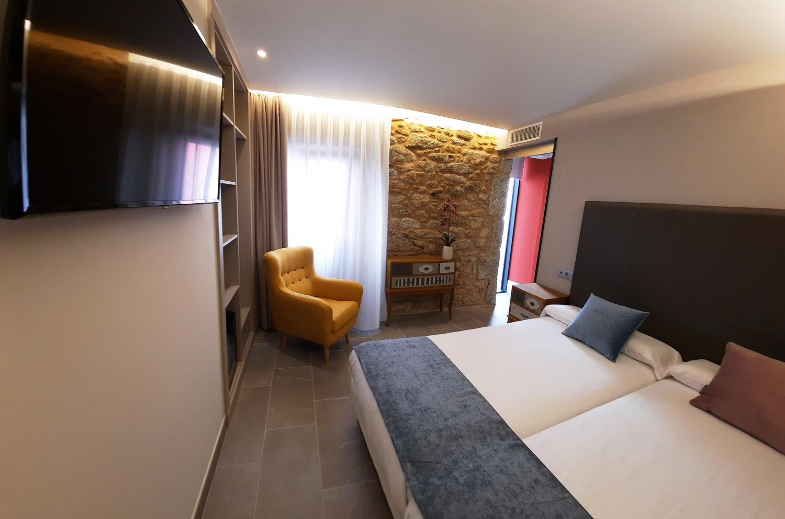 Twin Room - Photo 3