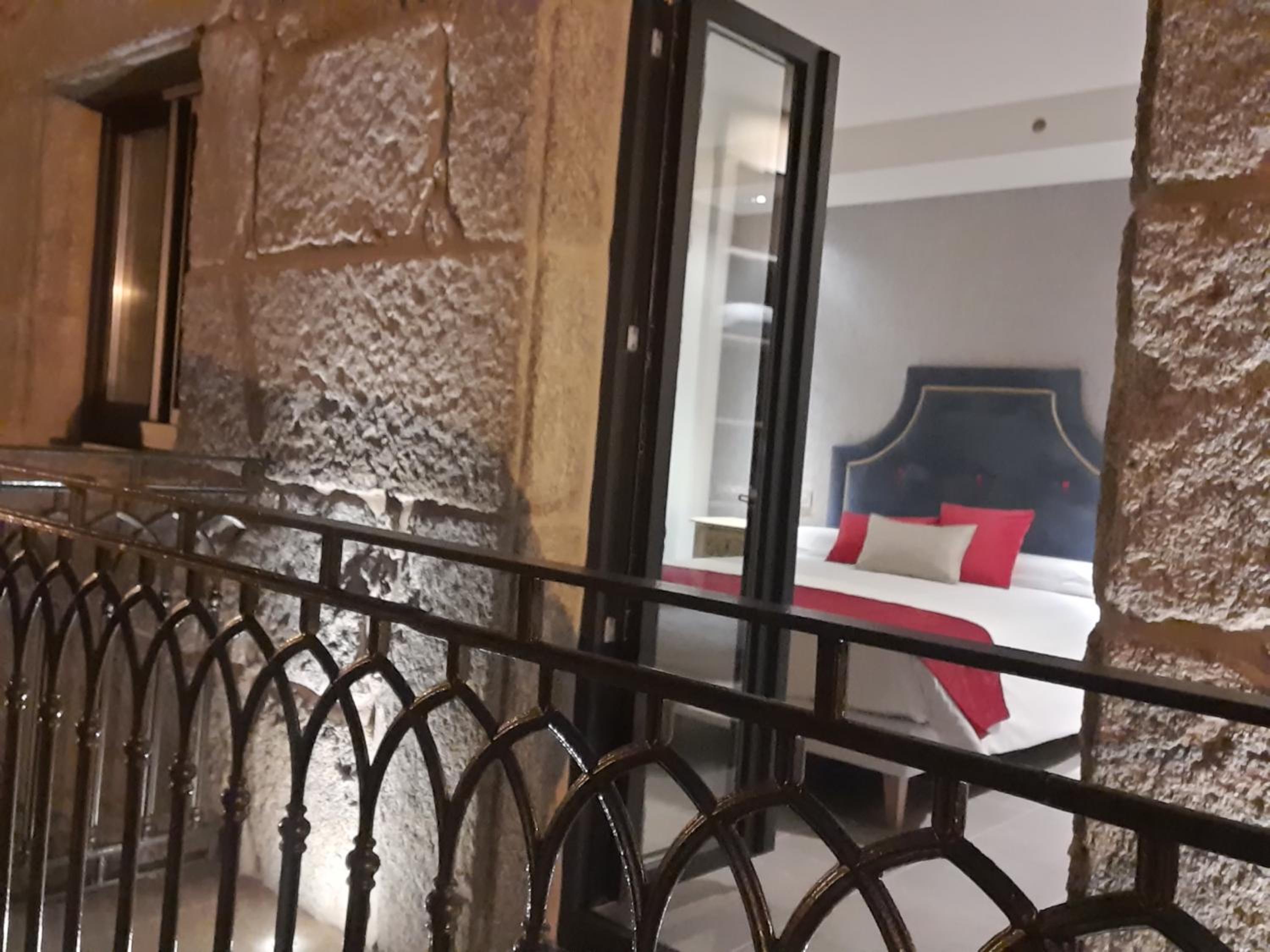 Double Room with Balcony - Photo 5