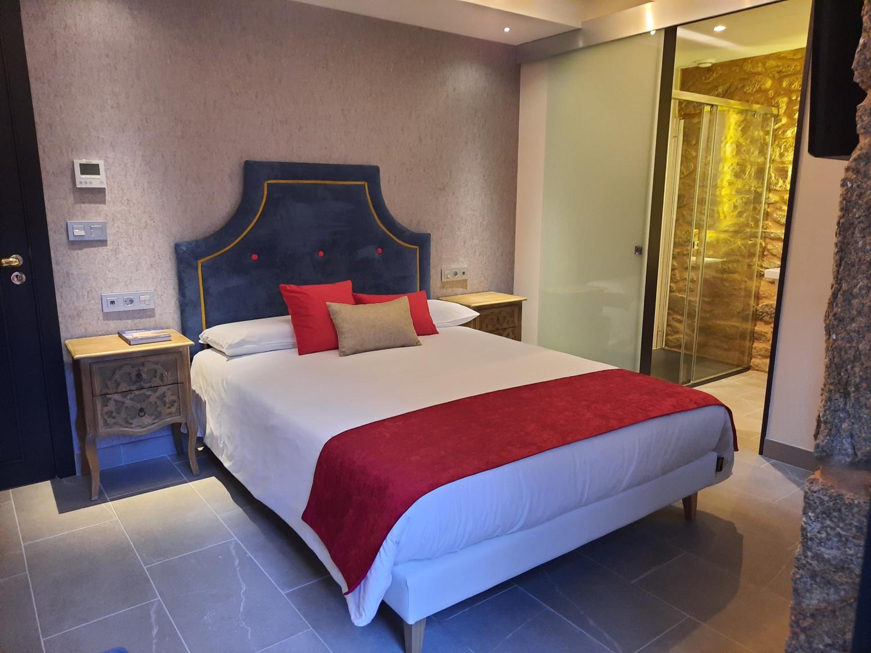 Double Room with Balcony - Photo 1