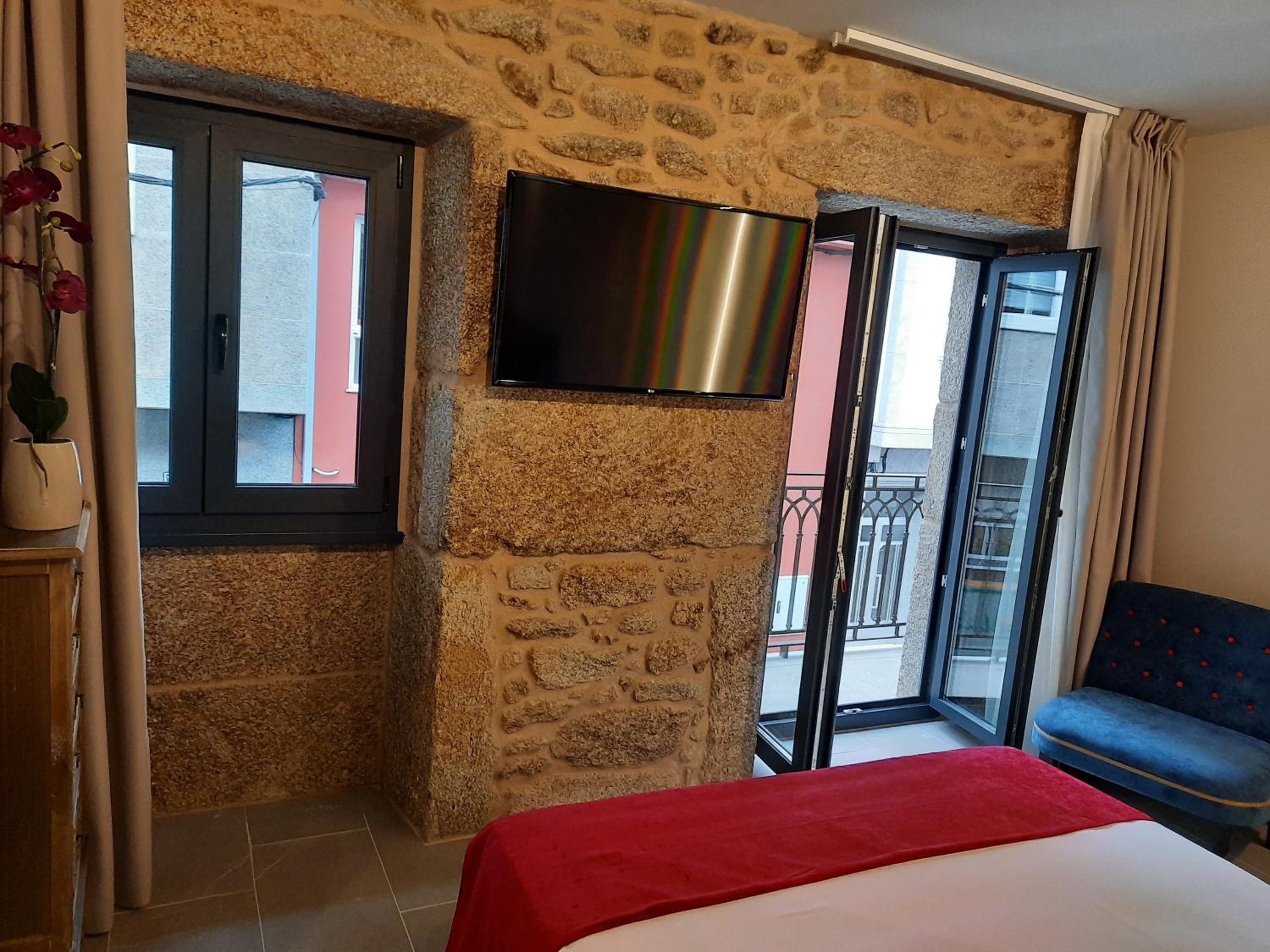Double Room with Balcony - Photo 2