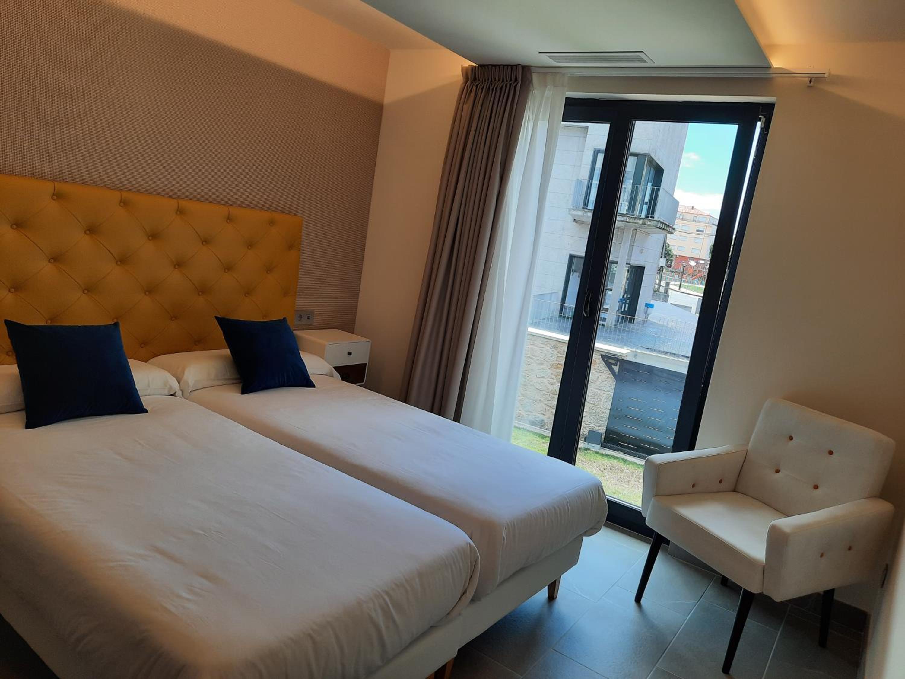 Twin Room with Garden View - Photo 4