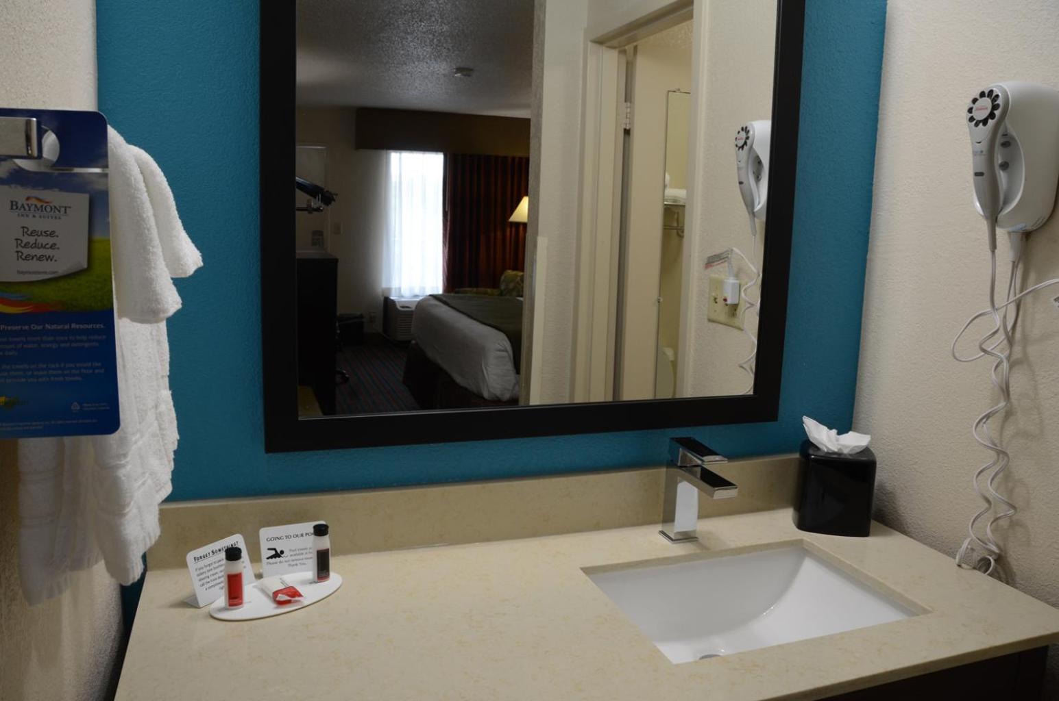 Double Room with One Double Bed - Mobility Accessible/Non-Smoking - Photo 4