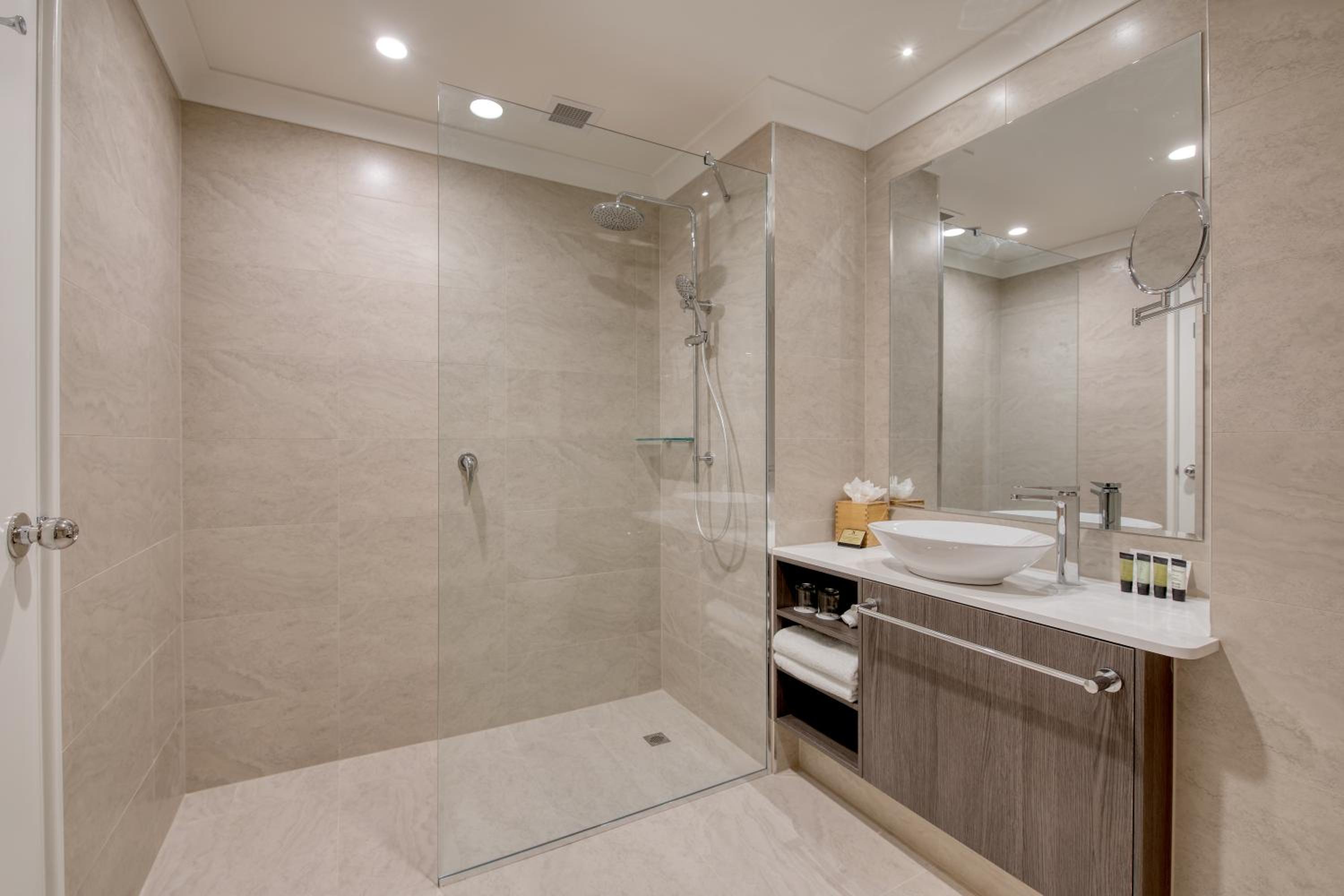 Deluxe King Room - Photo 3