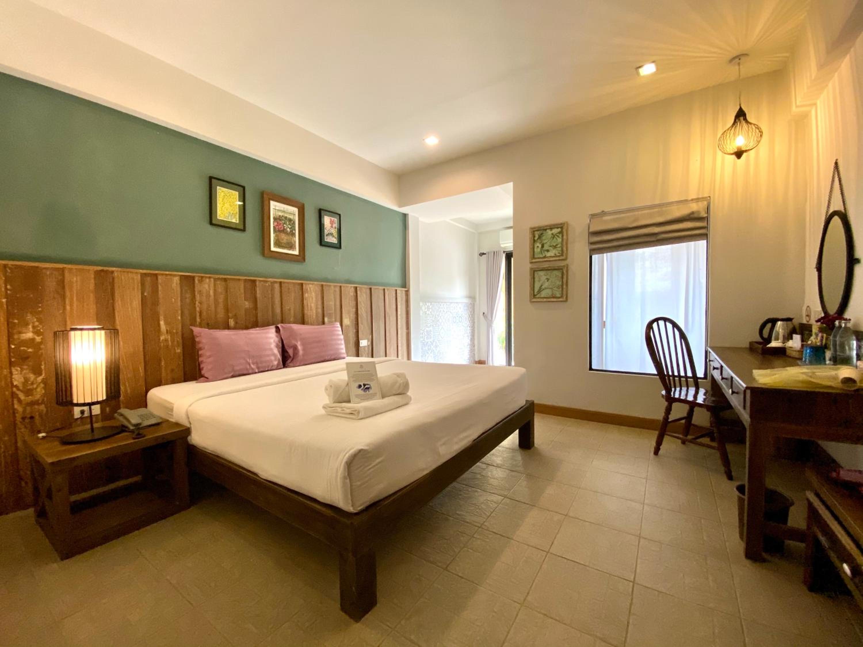 Double Room with Pool View - Photo 3
