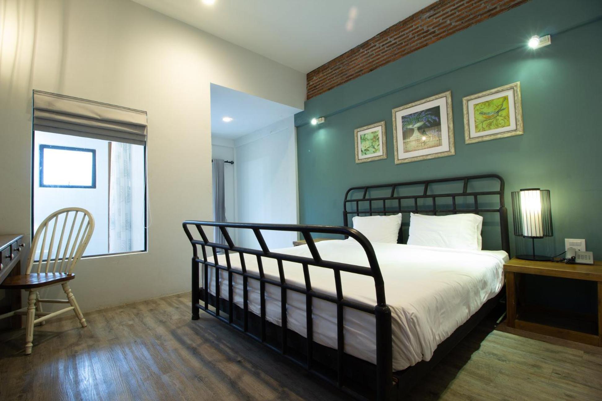 Double Room with Balcony - Photo 7
