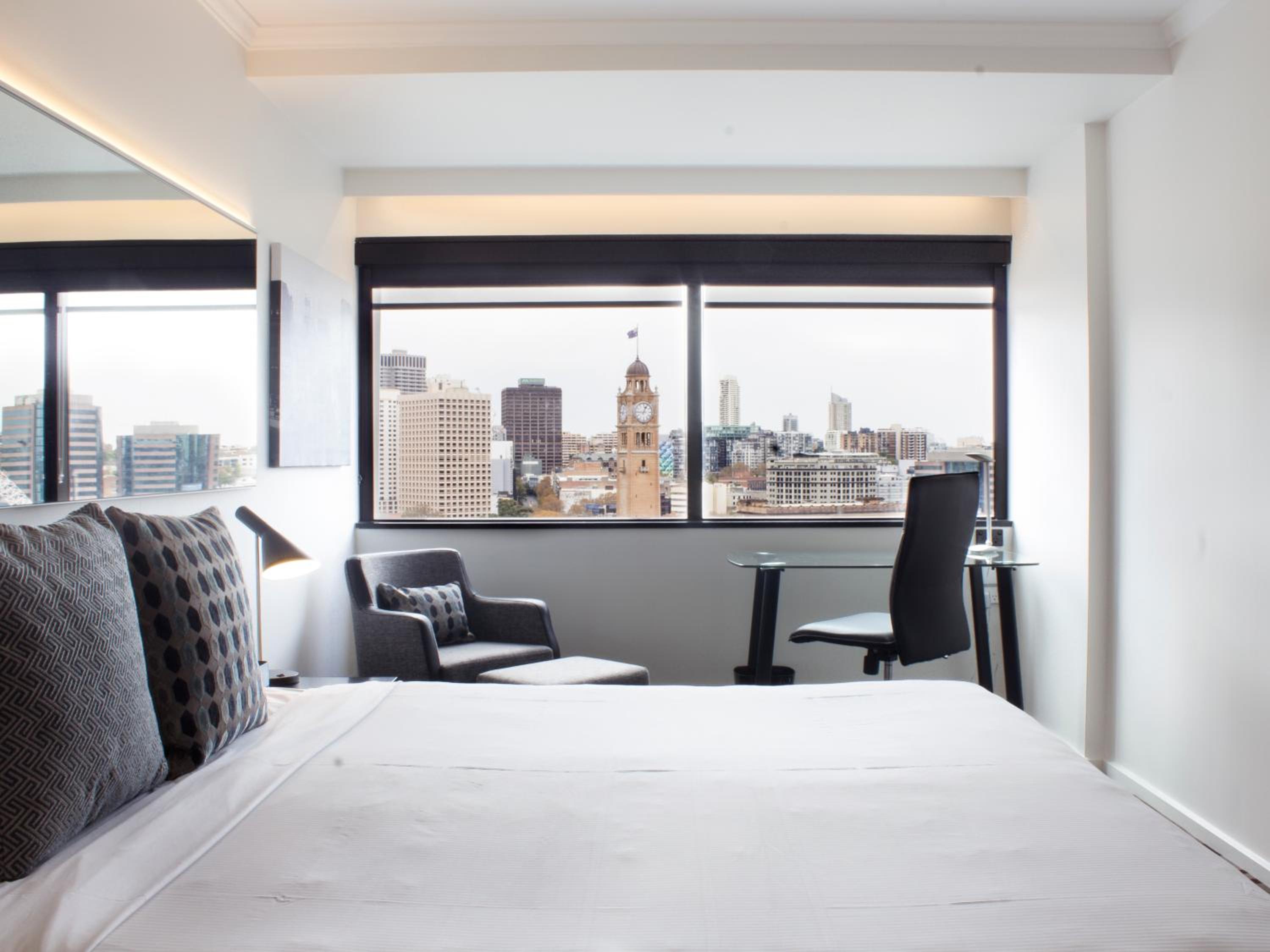 Superior Queen Room with City View