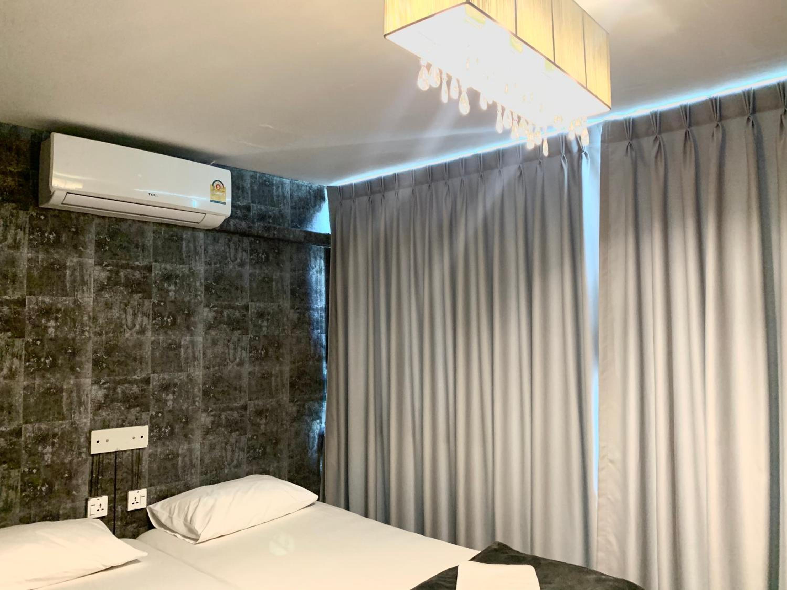 Twin Room with Private Bathroom photo 1