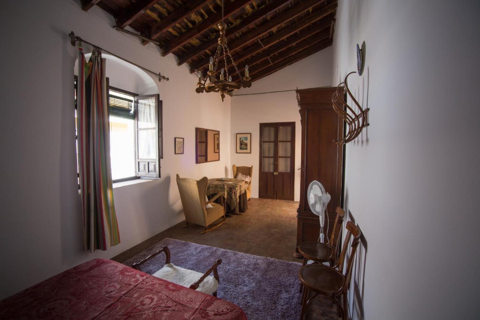 Double Room with Private Bathroom - Photo 20