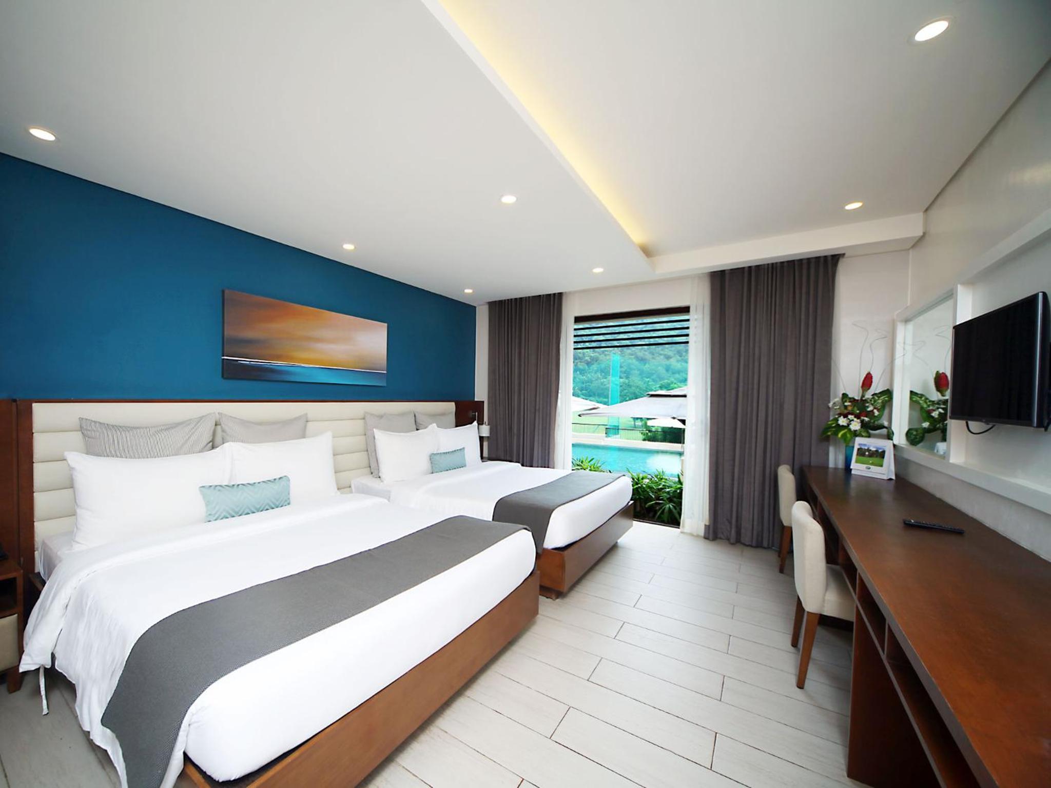 Premier Laguna Pool View - Photo 1