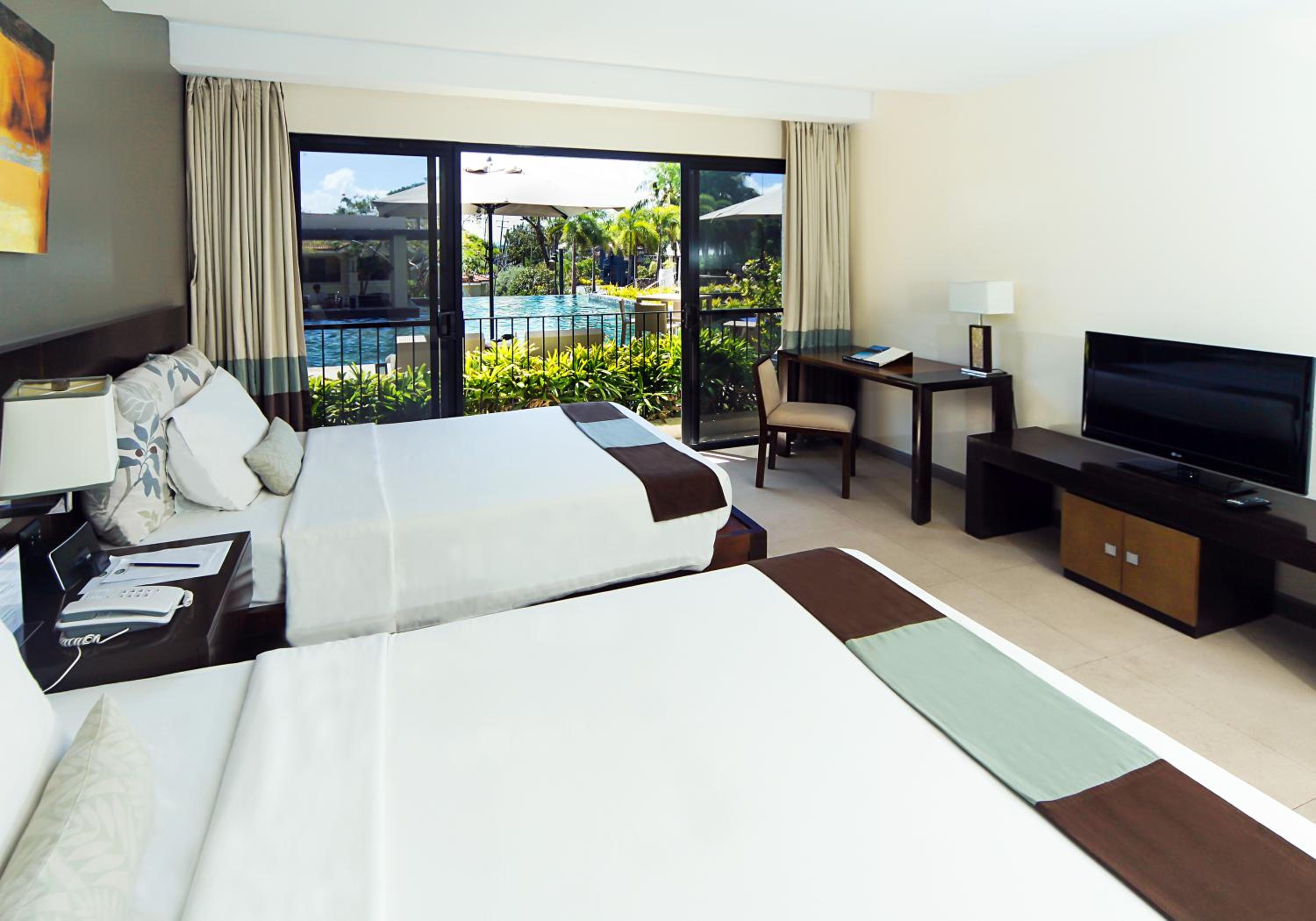 Premier Lucia Pool View - Photo 2