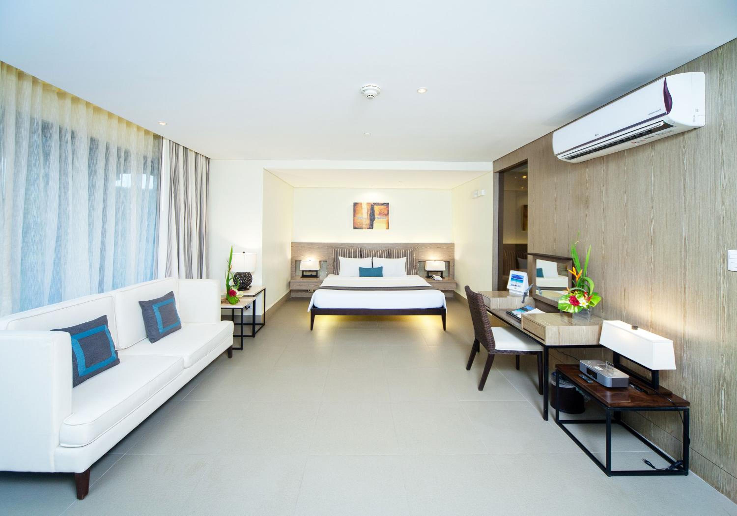 Executive Suite - Photo 2