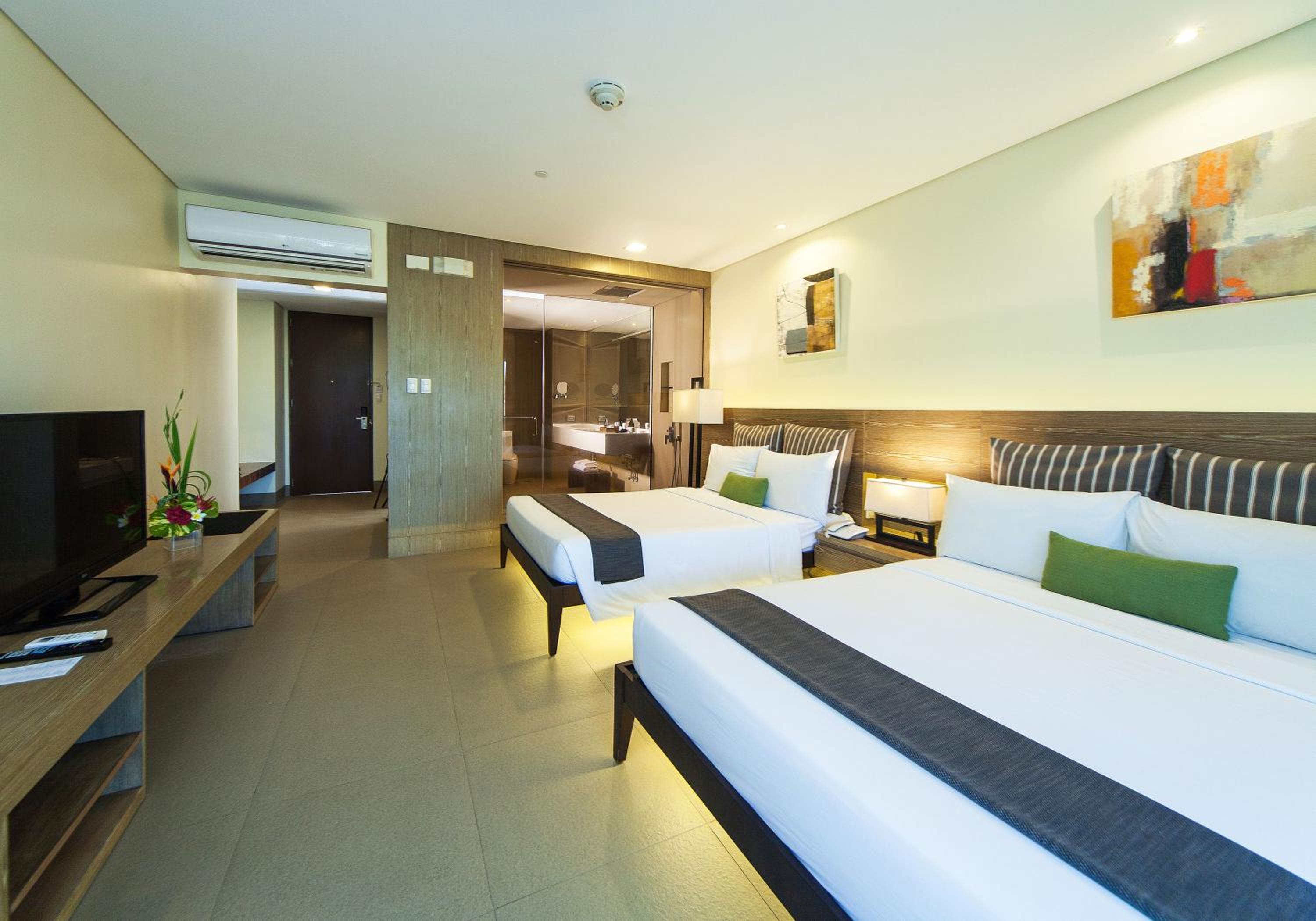 Executive Suite - Photo 6