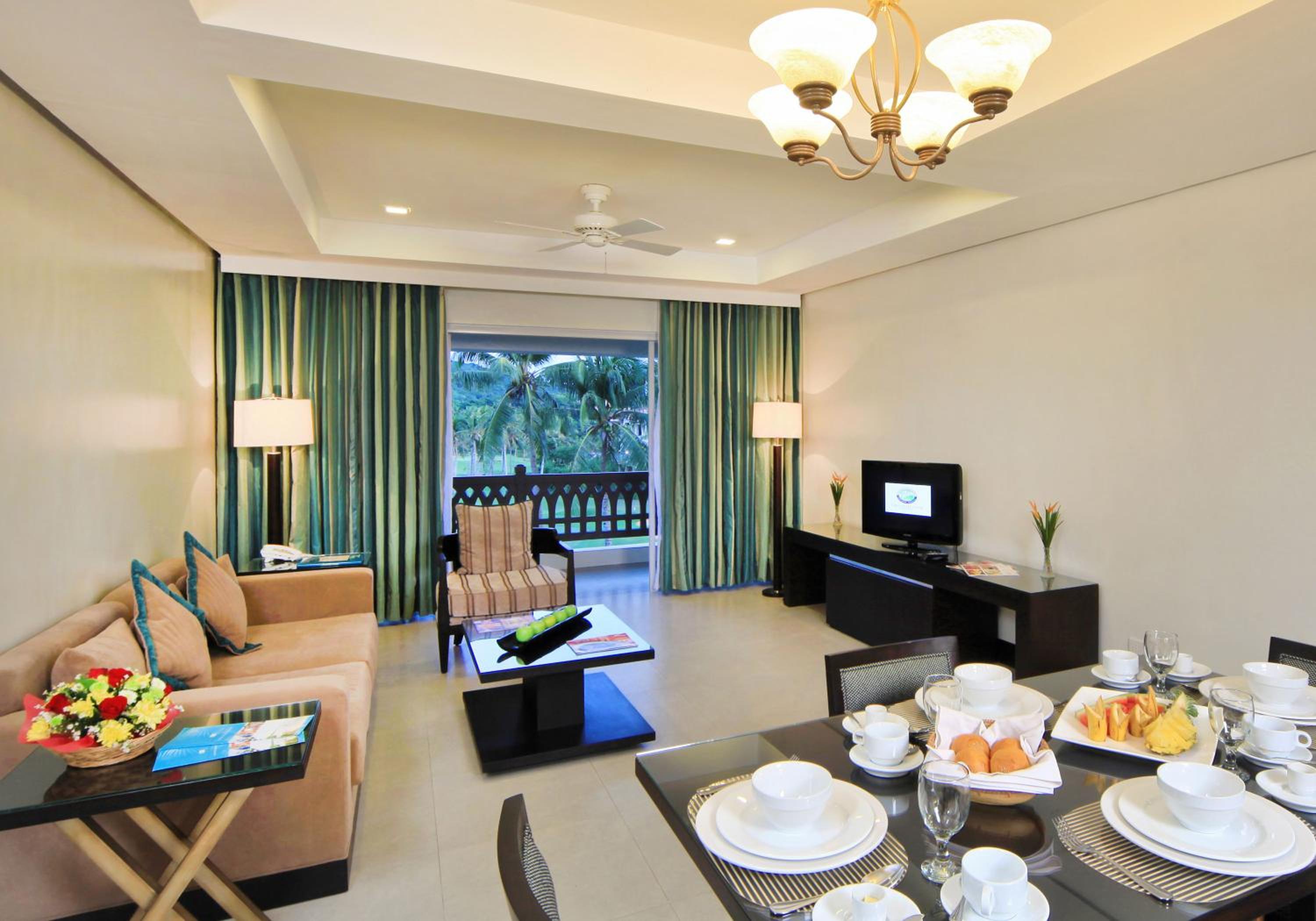 One-Bedroom Suite - Photo 3