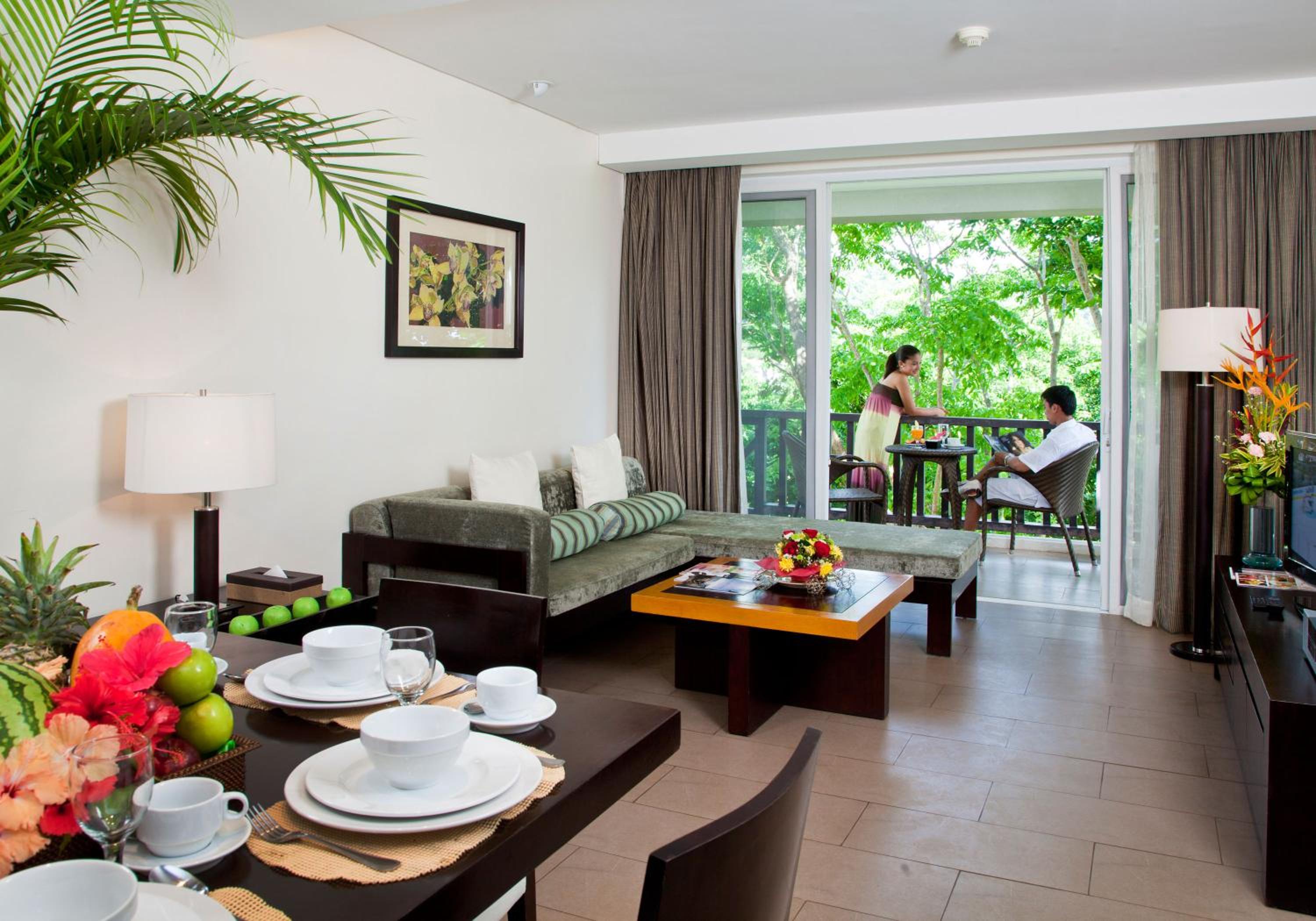 One-Bedroom Suite - Photo 2