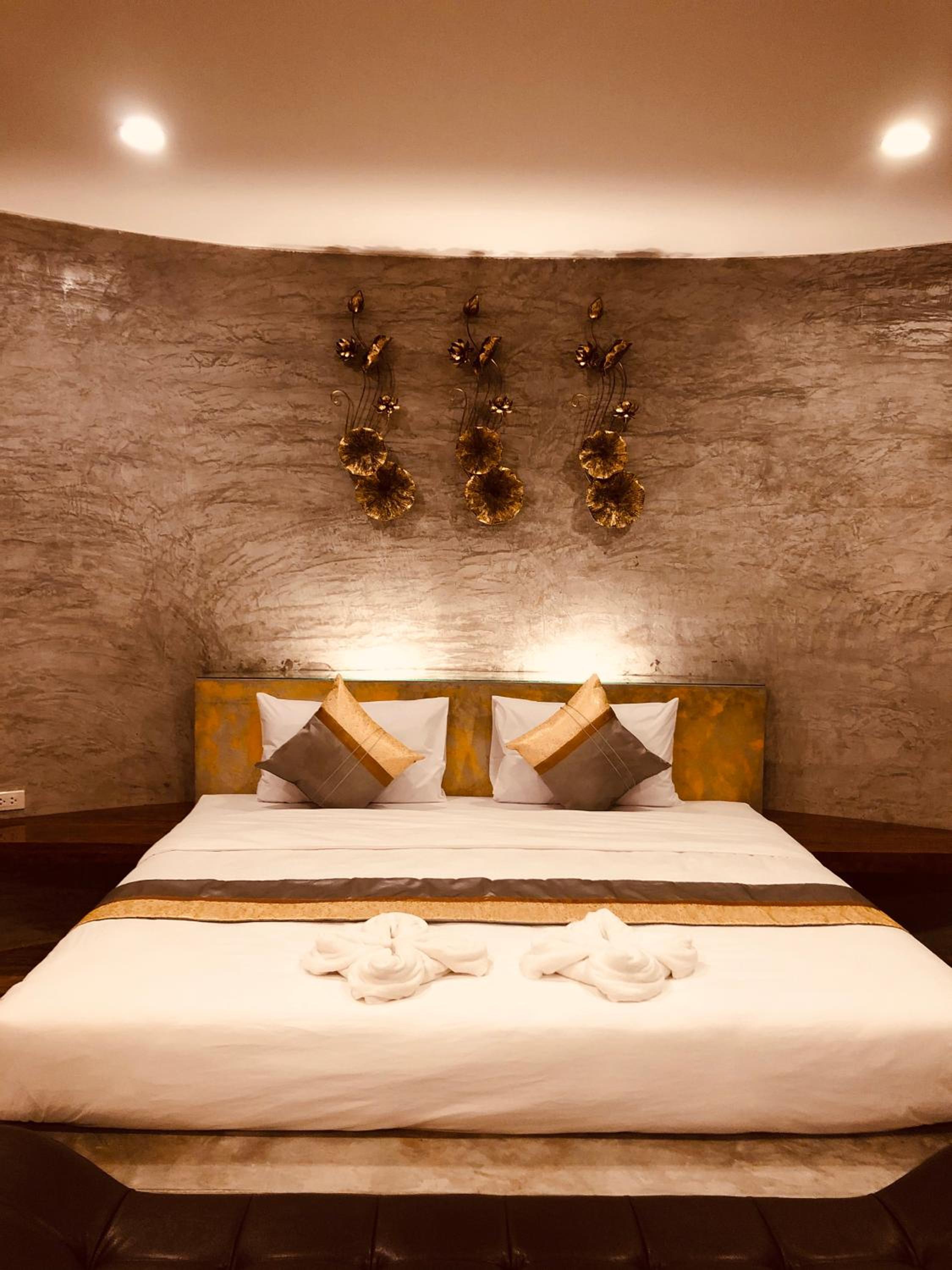 Queen Suite - Photo 19